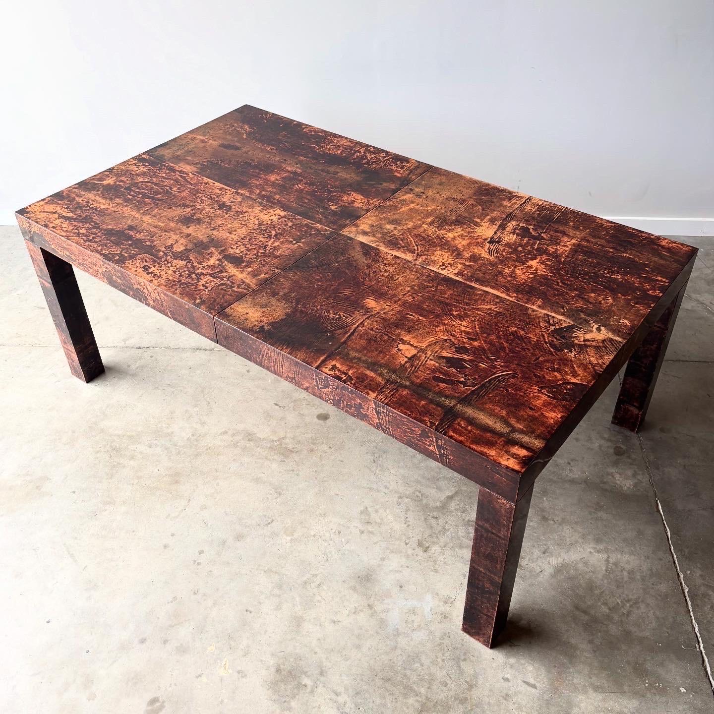 Mesa de comedor de piel de cabra Aldo Tura, Milán, años 60 en Bueno estado para la venta en Raleigh, NC