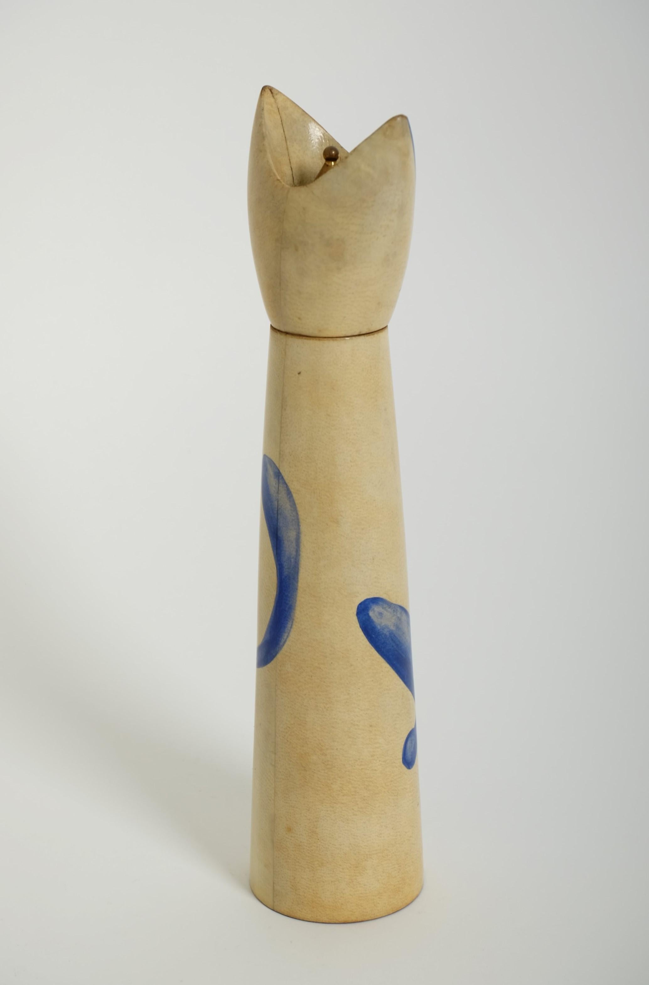 Sculptural Goatskin Pepper Mill Blue Cat by Aldo Tura for Macabo, Italy 1960s In Good Condition For Sale In München, BY