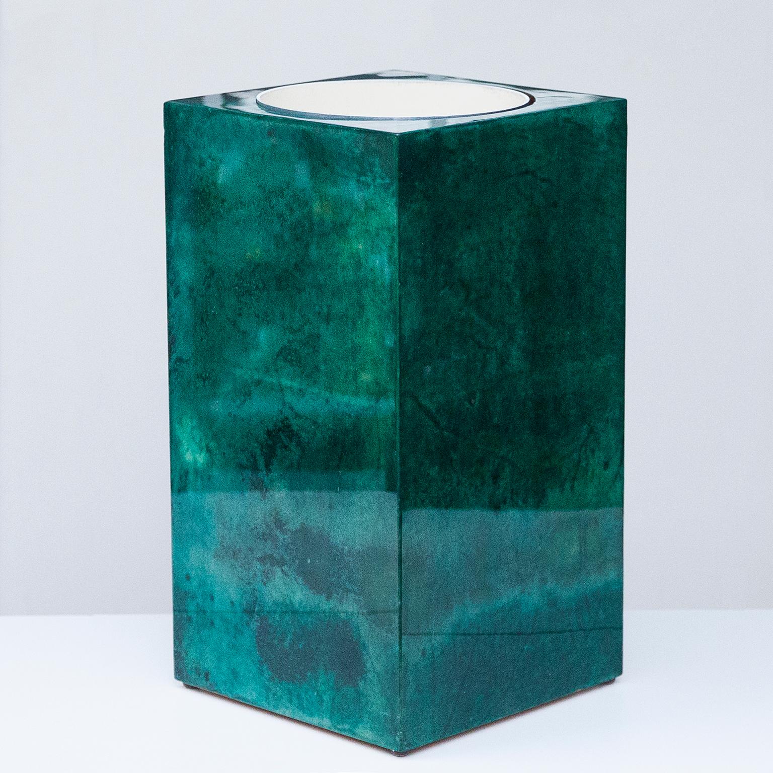 Wonderful umbrella stand or huge vase by Aldo Tura in green parchment and metal inlay, in perfect condition.
Along with artists like Piero Fornasetti and Carlo Bugatti, Aldo Tura (1909-1963) definitely belonged to the mavericks of Italian design.