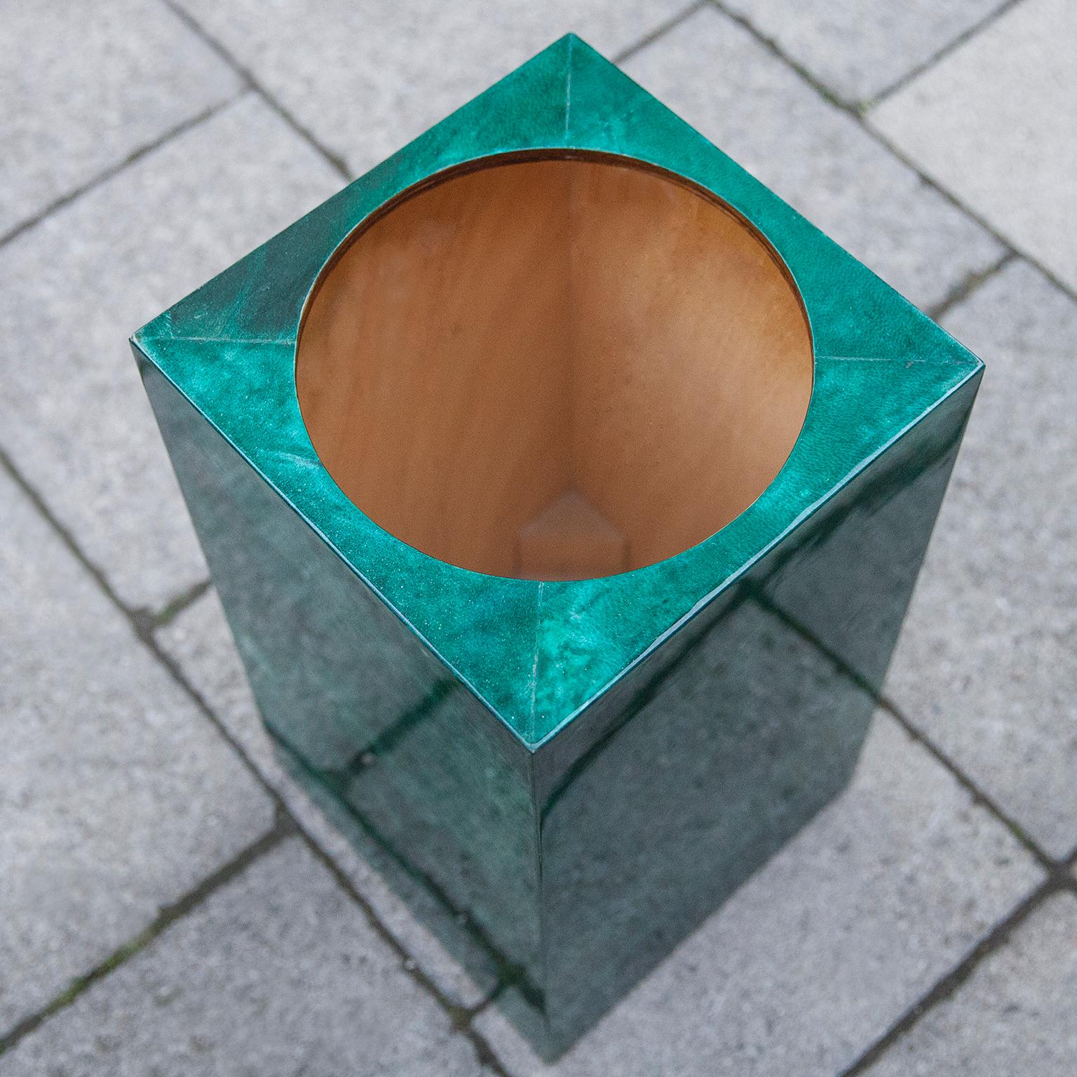 Aldo Tura Green Goatskin Umbrella Stand Vase In Good Condition In Munich, DE