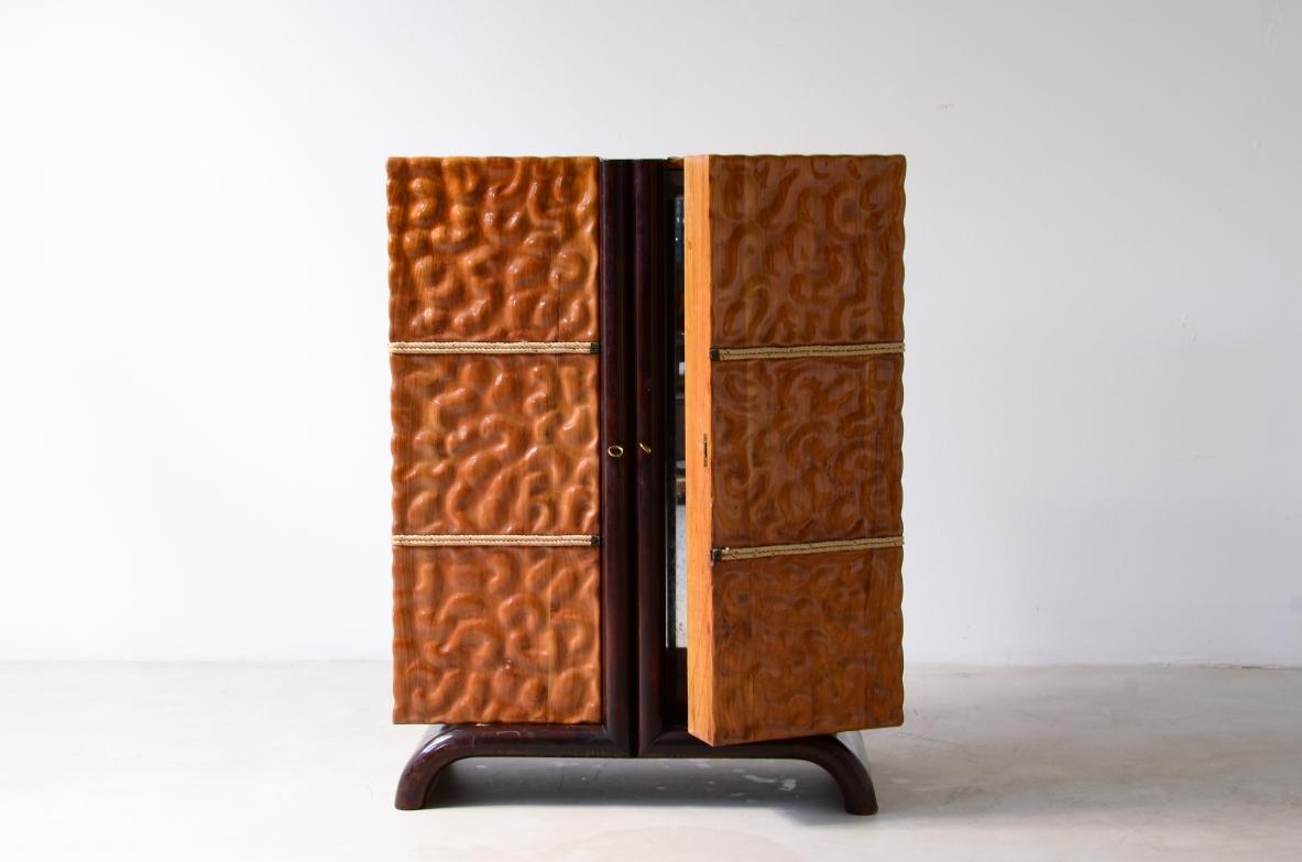 Italiano Aldo Tura hand-carved lime wood bar cabinet. in vendita