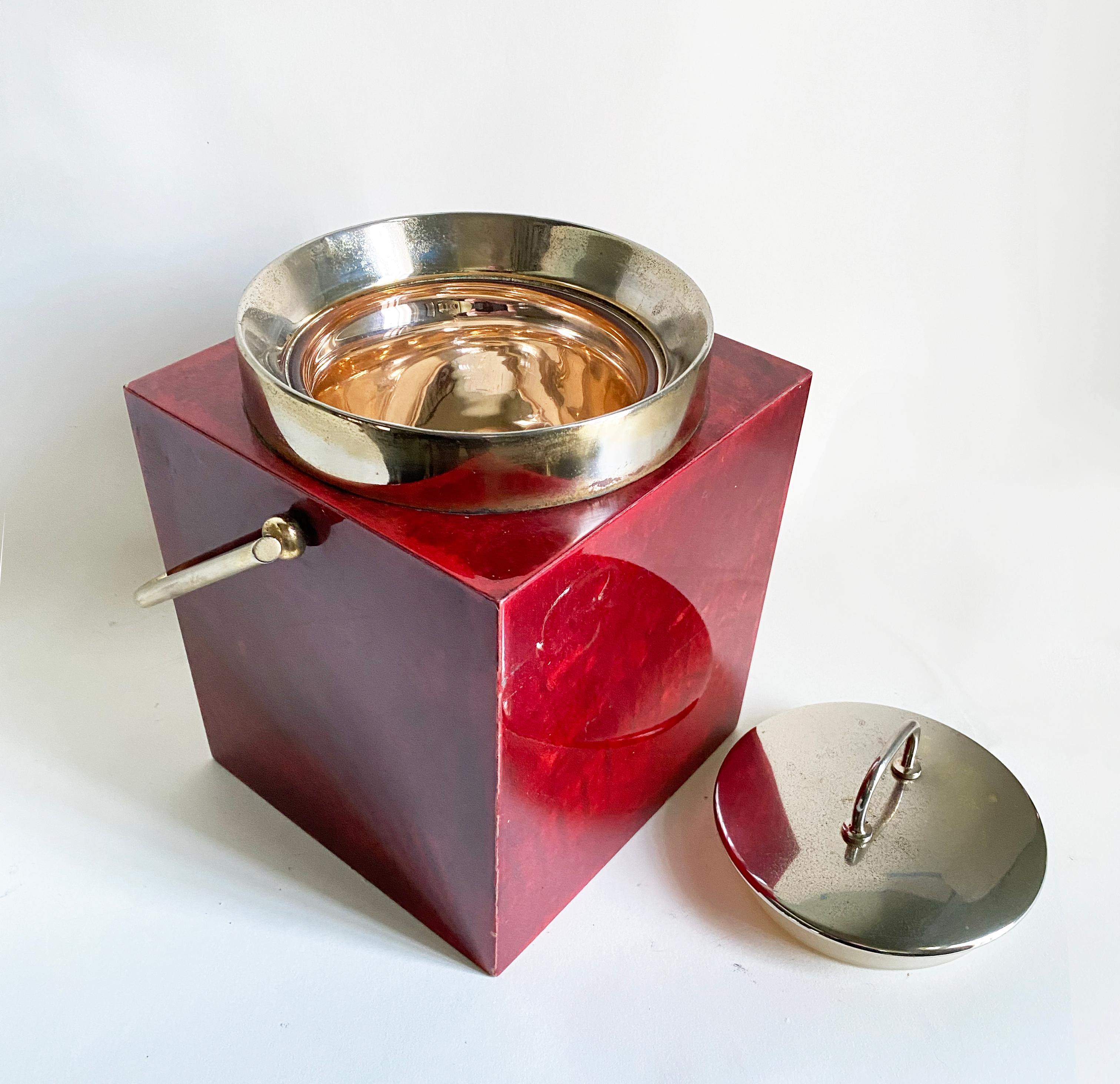 Cubitera Aldo Tura -- Piel de cabra roja y latón cuadrado -- Mediados del siglo italiano en venta 1