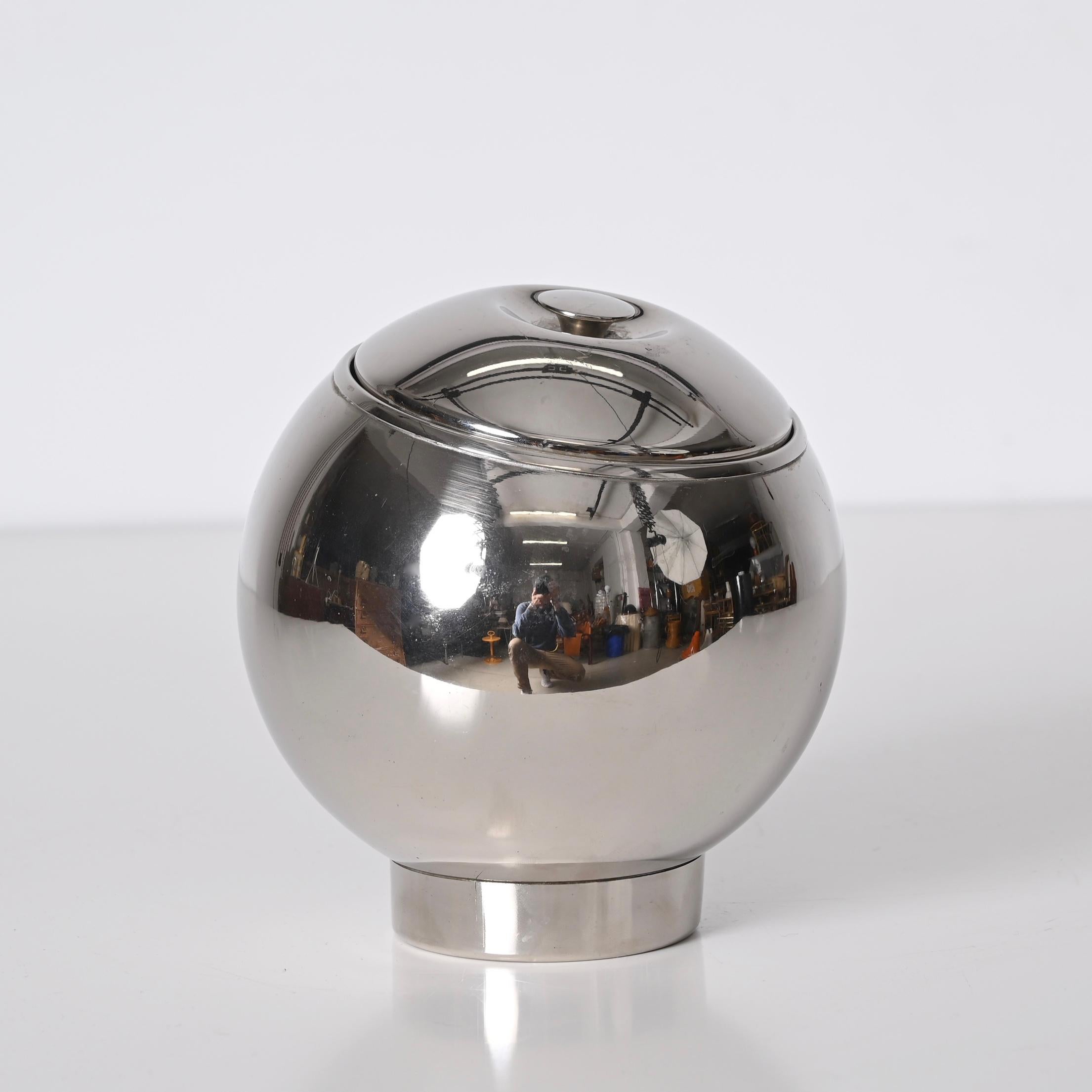 Seau à glace rond italien en chrome Aldo Tura, Italie, années 1970 en vente 6