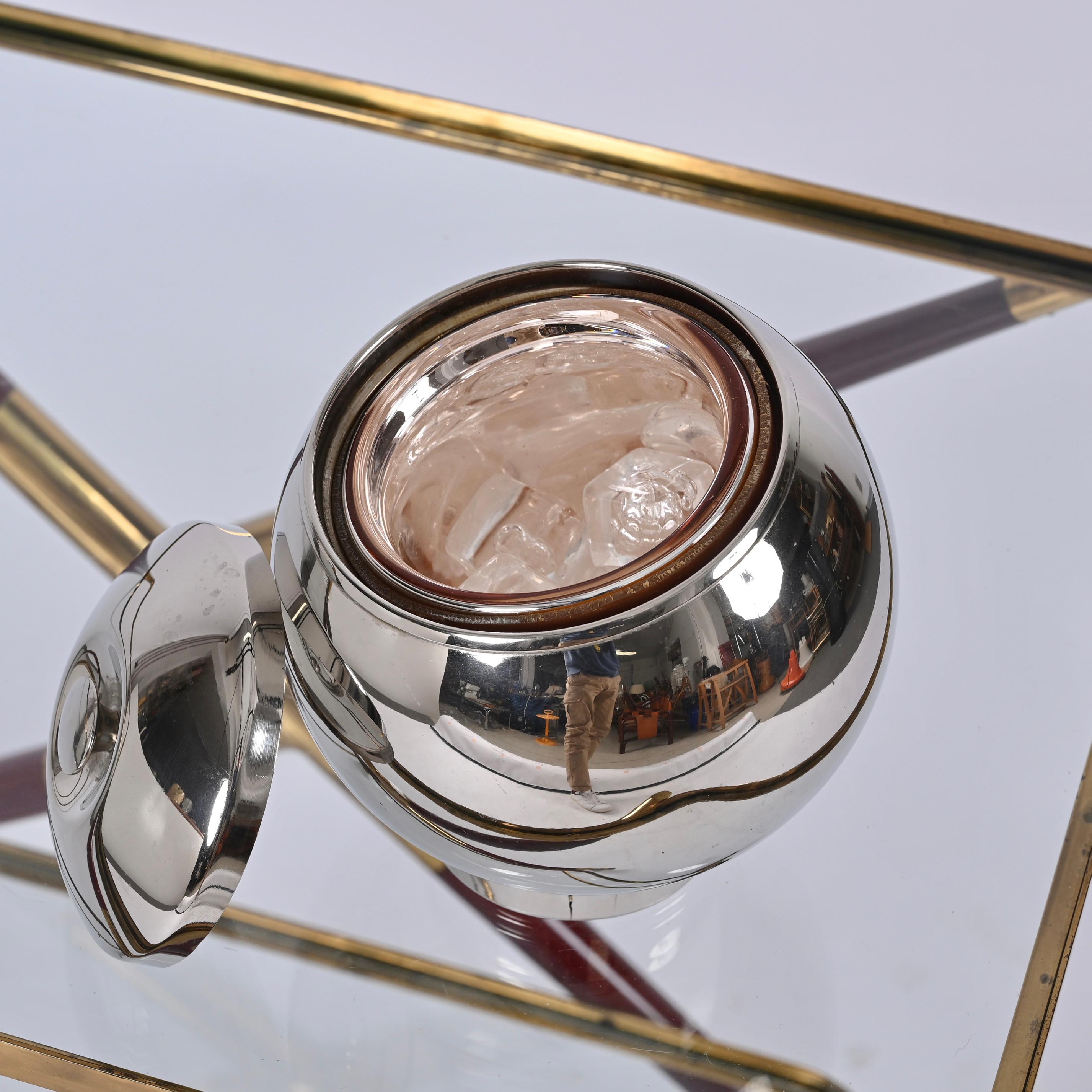 Sculpté à la main Seau à glace rond italien en chrome Aldo Tura, Italie, années 1970 en vente