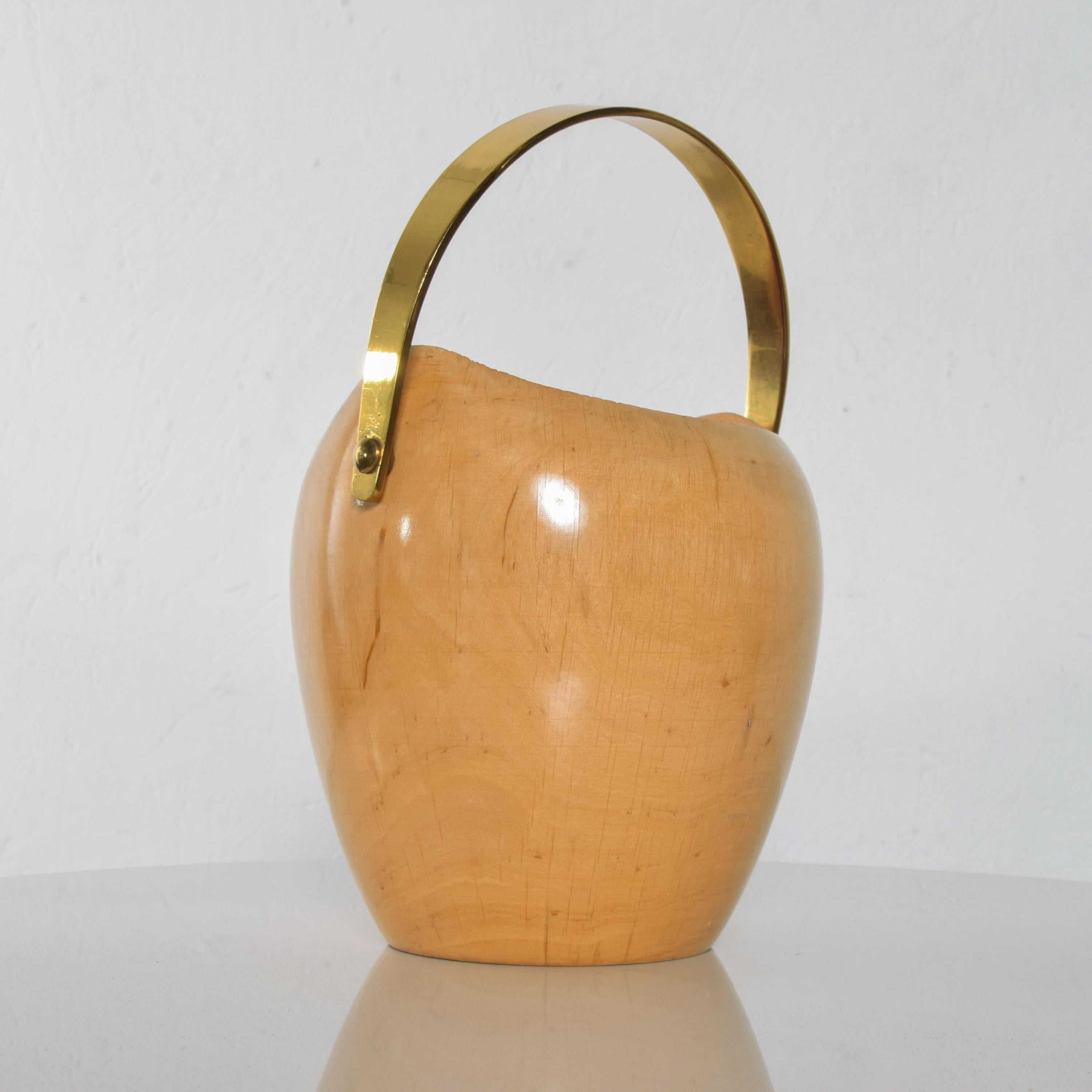 Aldo Tura Italy Macabo Sculptural Ice Bucket Glossy Wood & Polished Brass + Red In Good Condition In Chula Vista, CA