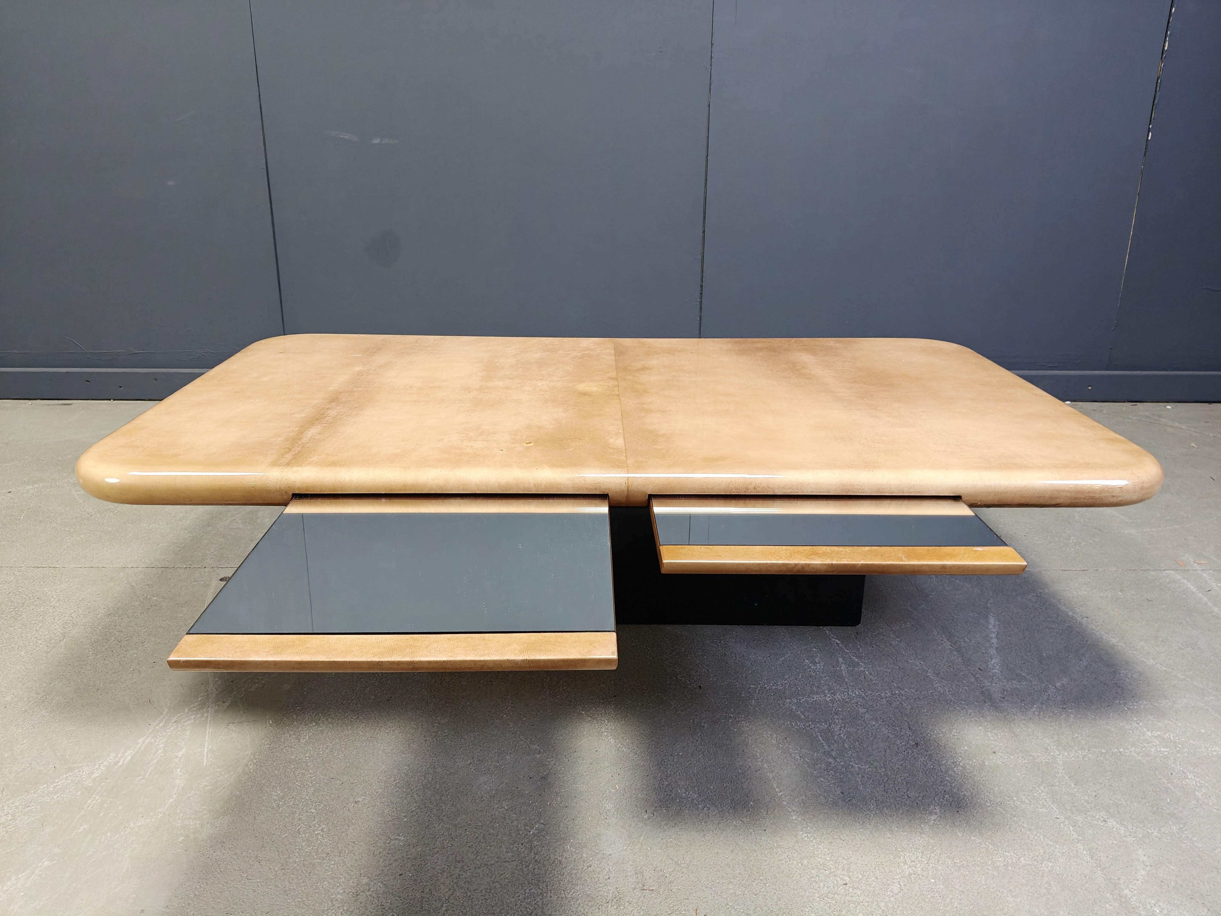 Table basse laquée chèvre Aldo Tura, années 1960 en vente 4