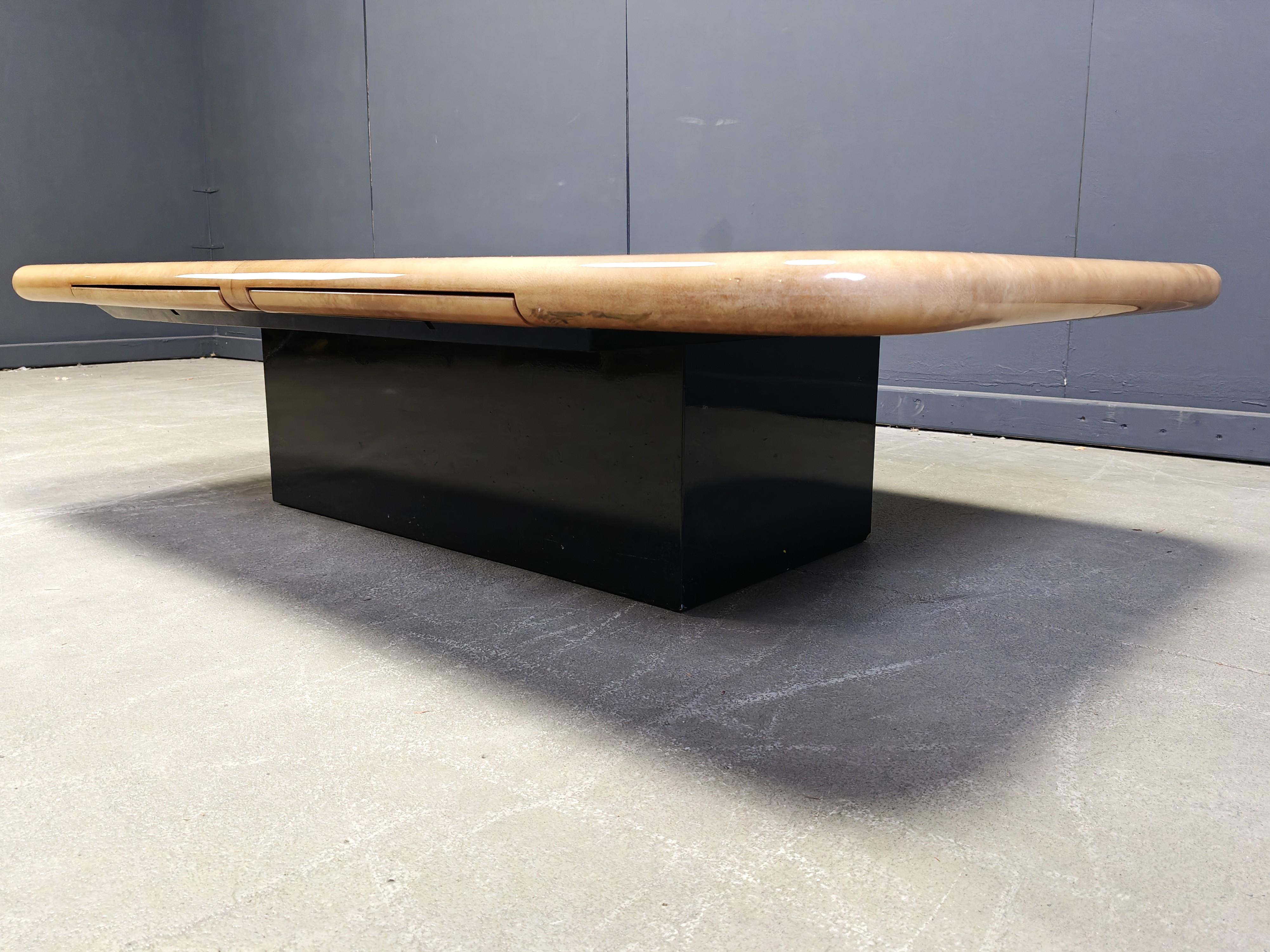 Milieu du XXe siècle Table basse laquée chèvre Aldo Tura, années 1960 en vente