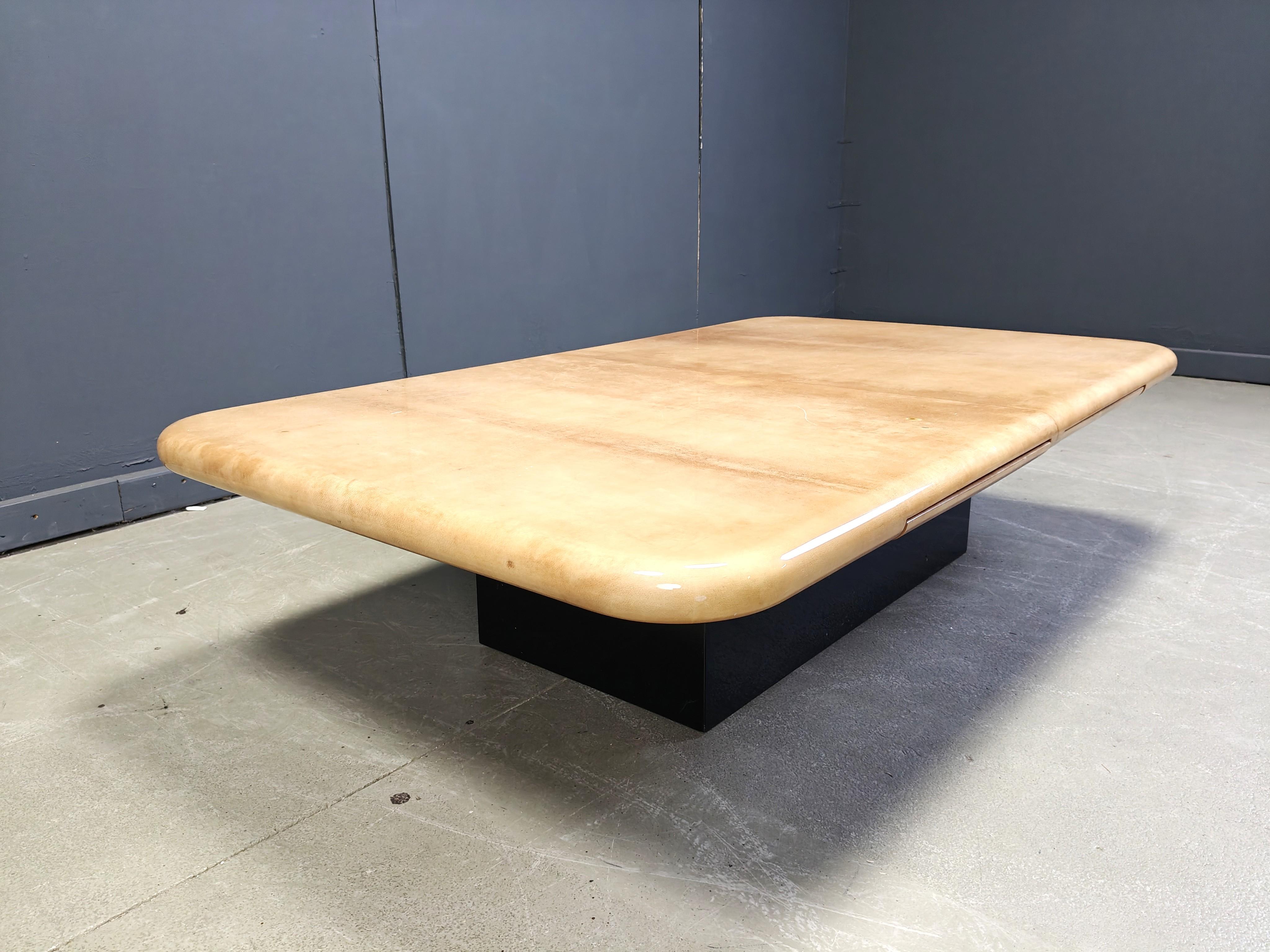 Table basse laquée chèvre Aldo Tura, années 1960 en vente 2