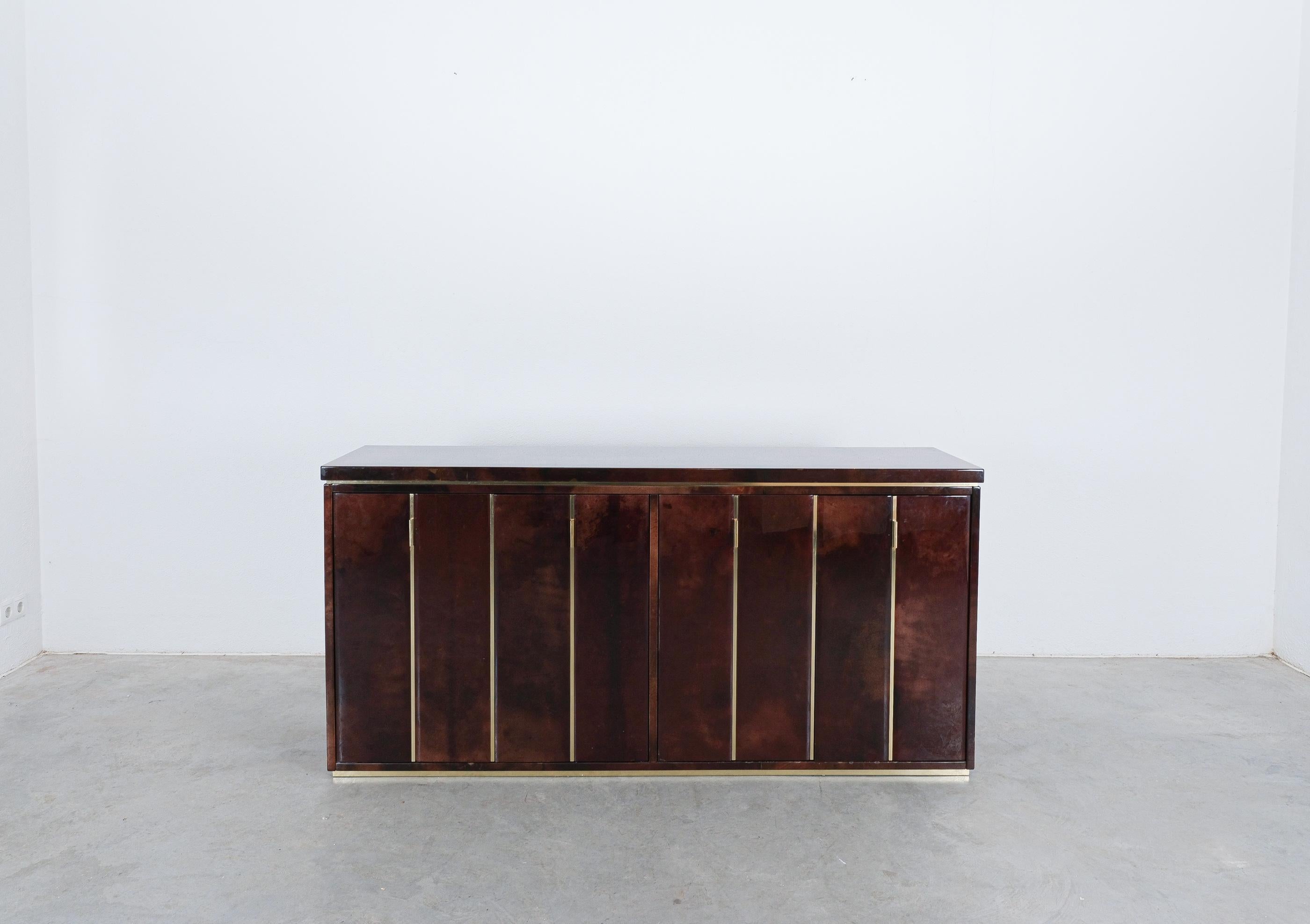 Aldo Tura Große Kommode Credenza Brown Pergament Italien, 1970 im Angebot 11