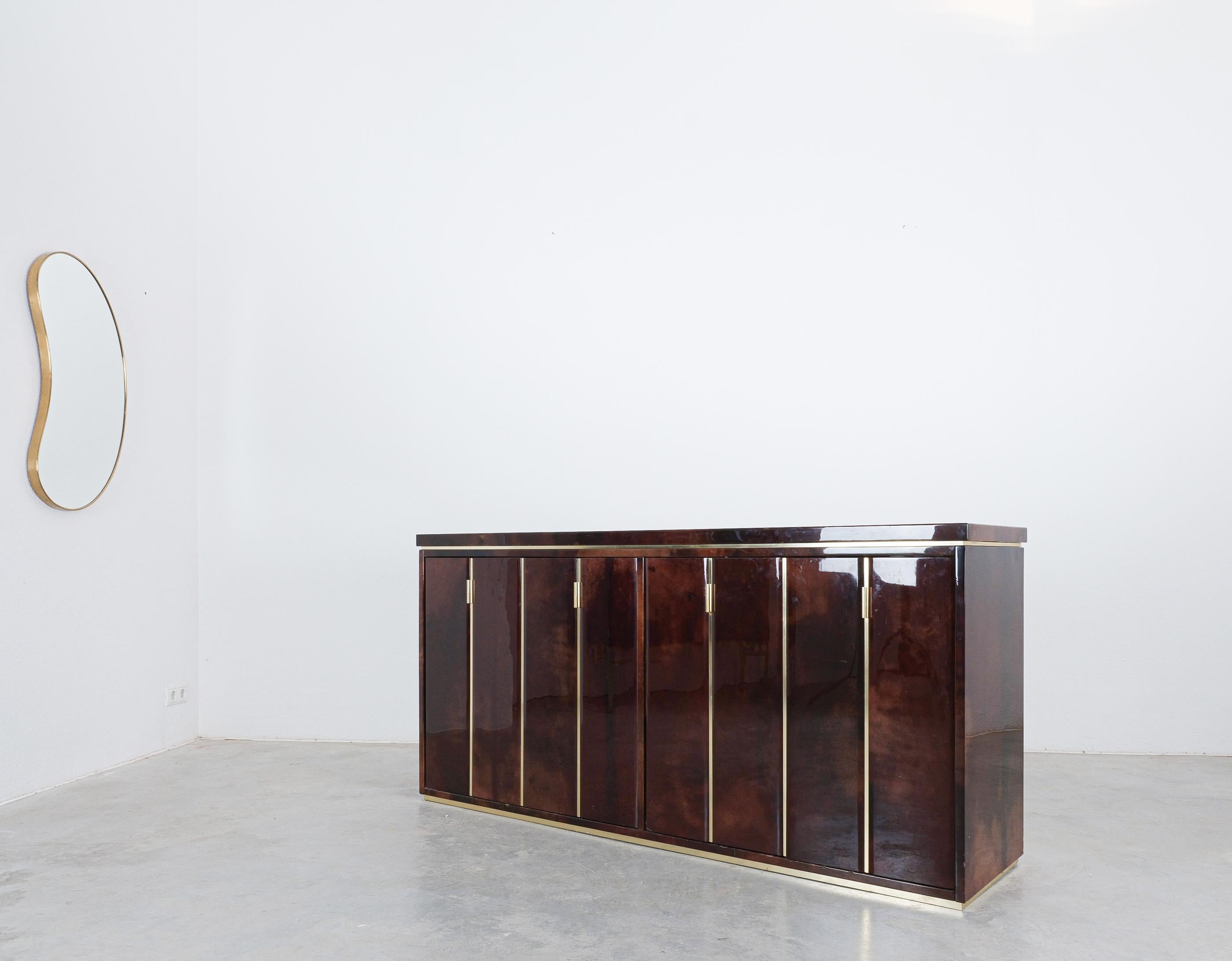 Aldo Tura Große Kommode Credenza Brown Pergament Italien, 1970 (Moderne der Mitte des Jahrhunderts) im Angebot