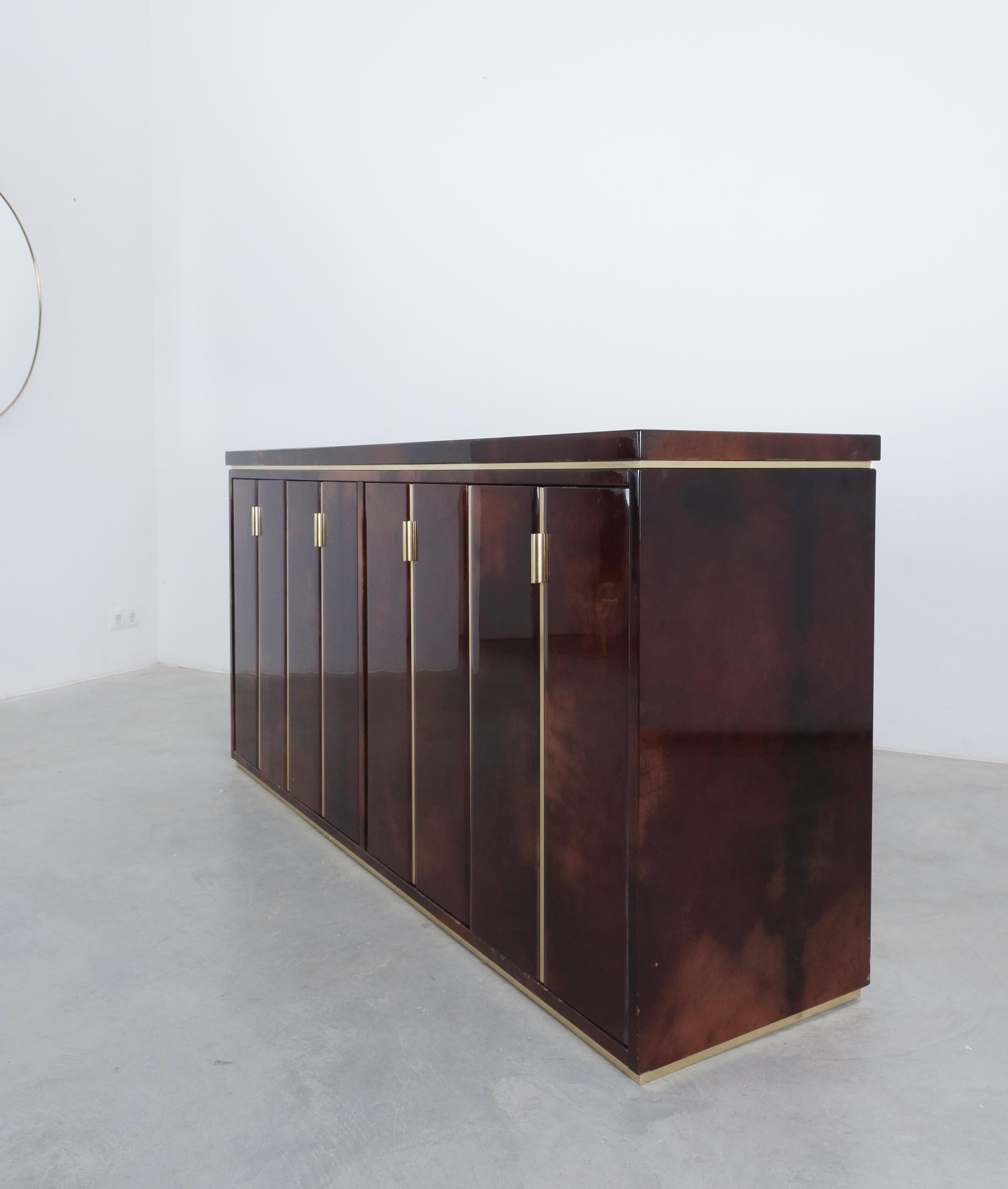 Aldo Tura Große Kommode Credenza Brown Pergament Italien, 1970 (Italienisch) im Angebot