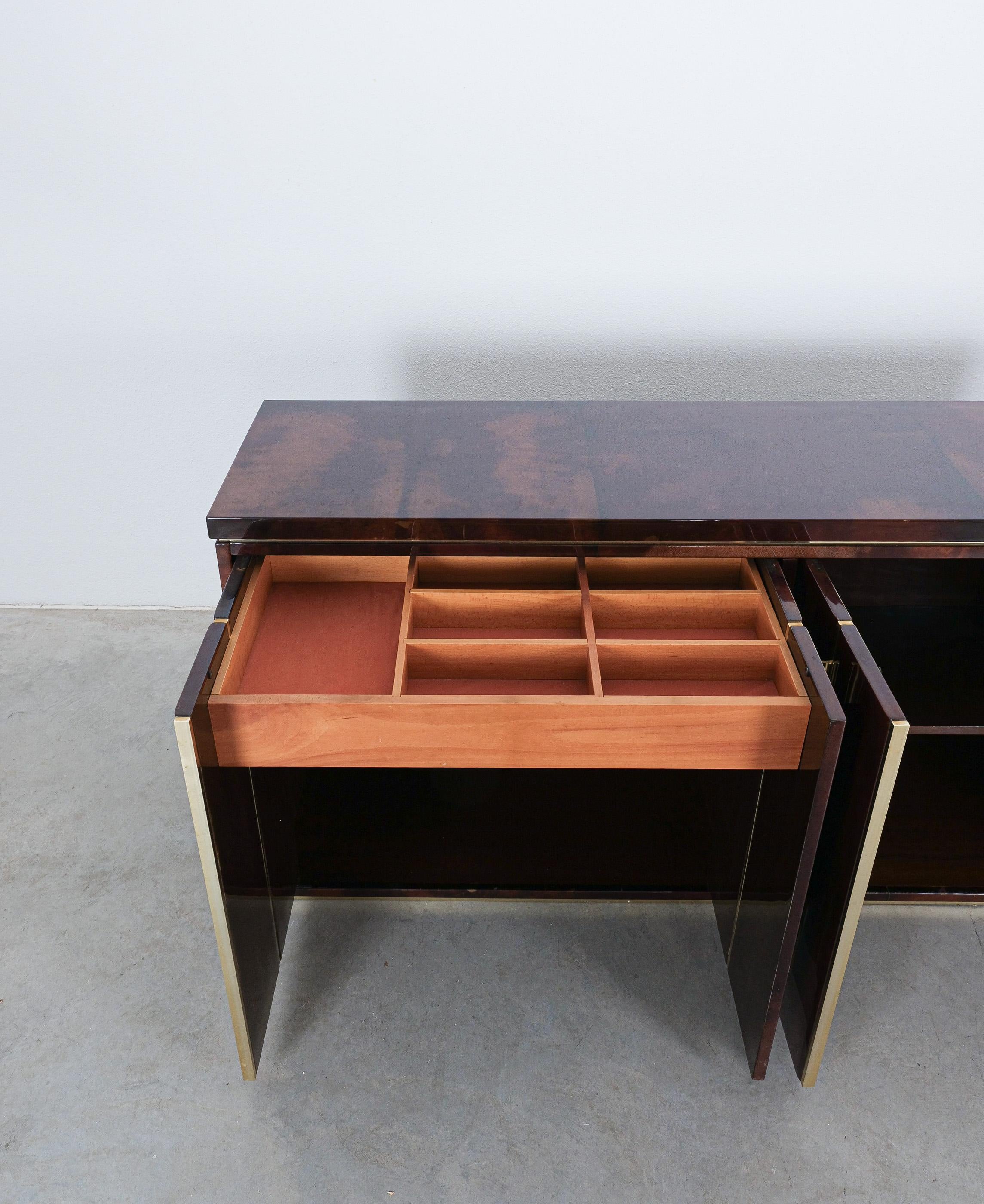 Aldo Tura Große Kommode Credenza Brown Pergament Italien, 1970 (Holz) im Angebot