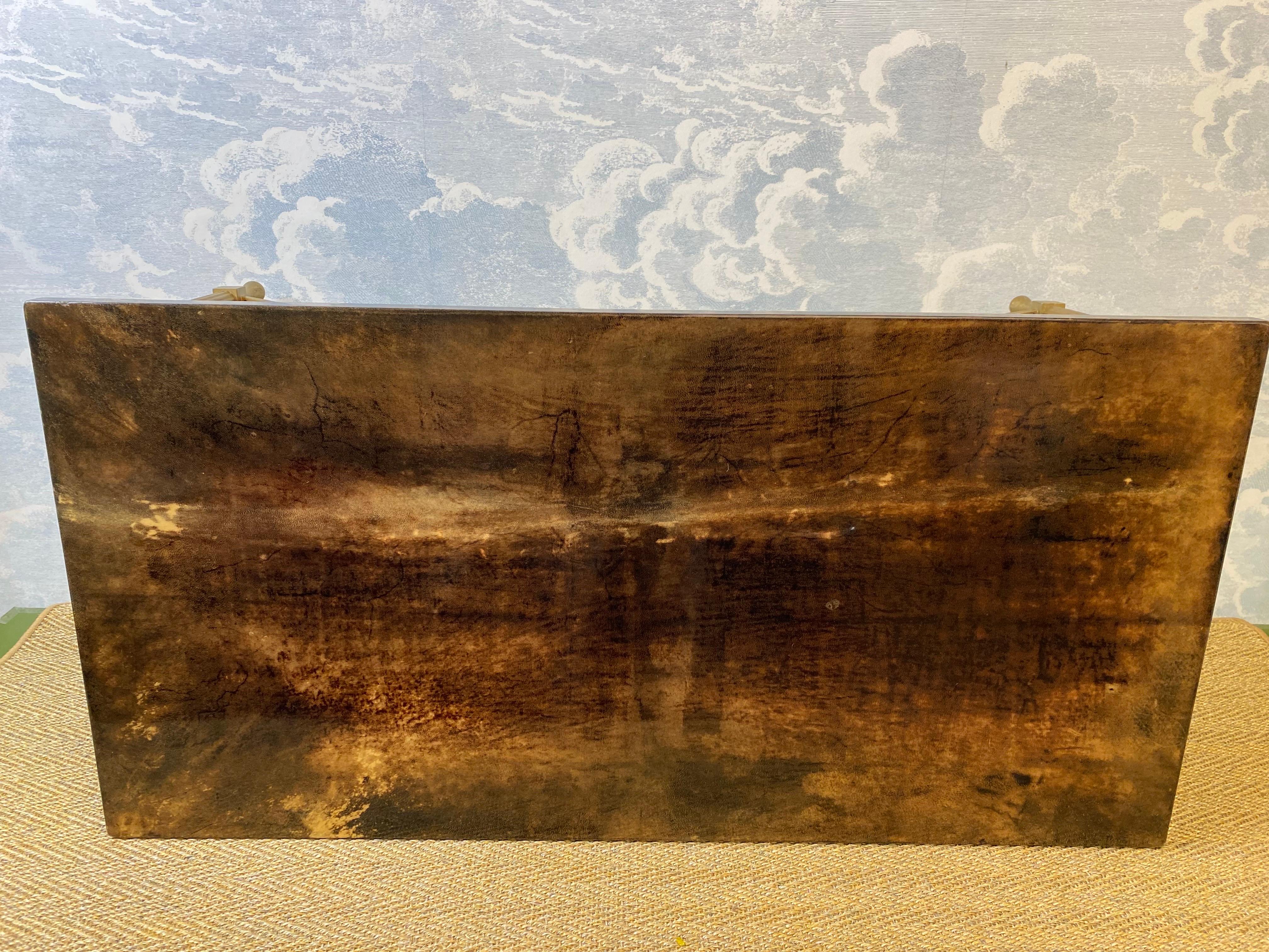 Aldo Tura Lounge Couchtisch, Italien 1960er Nussbaum Brown (Mitte des 20. Jahrhunderts) im Angebot