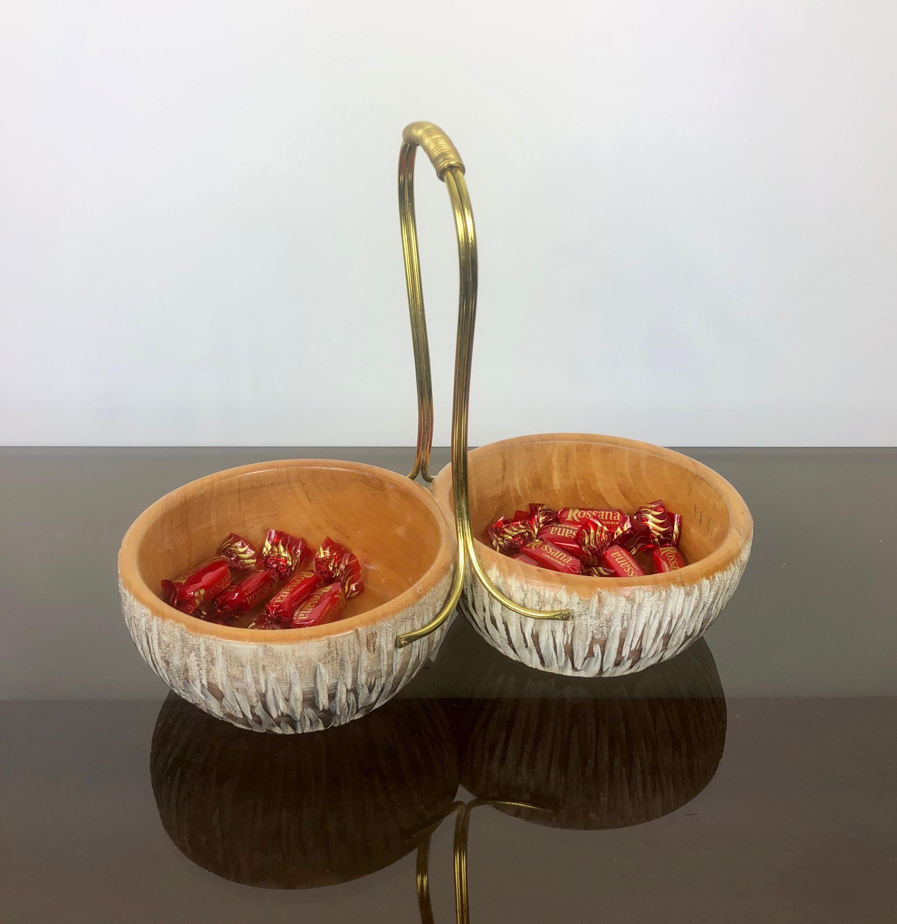 Aldo Tura Macabo Walnut Bowl Basket Centrepiece Hand Carved Wood and Brass Italy In Good Condition In Rome, IT