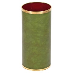 Porte-parapluies Aldo Tura de style « mid-century », en similicuir vert et laiton, Italie, années 1970