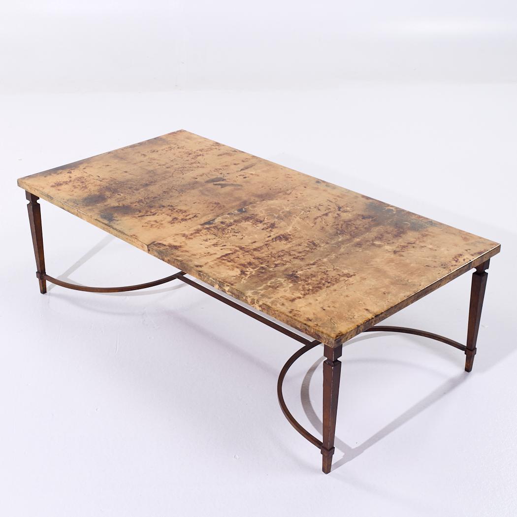 Table basse en peau de chèvre laquée Aldo Tura, Italie du milieu du siècle en vente 2