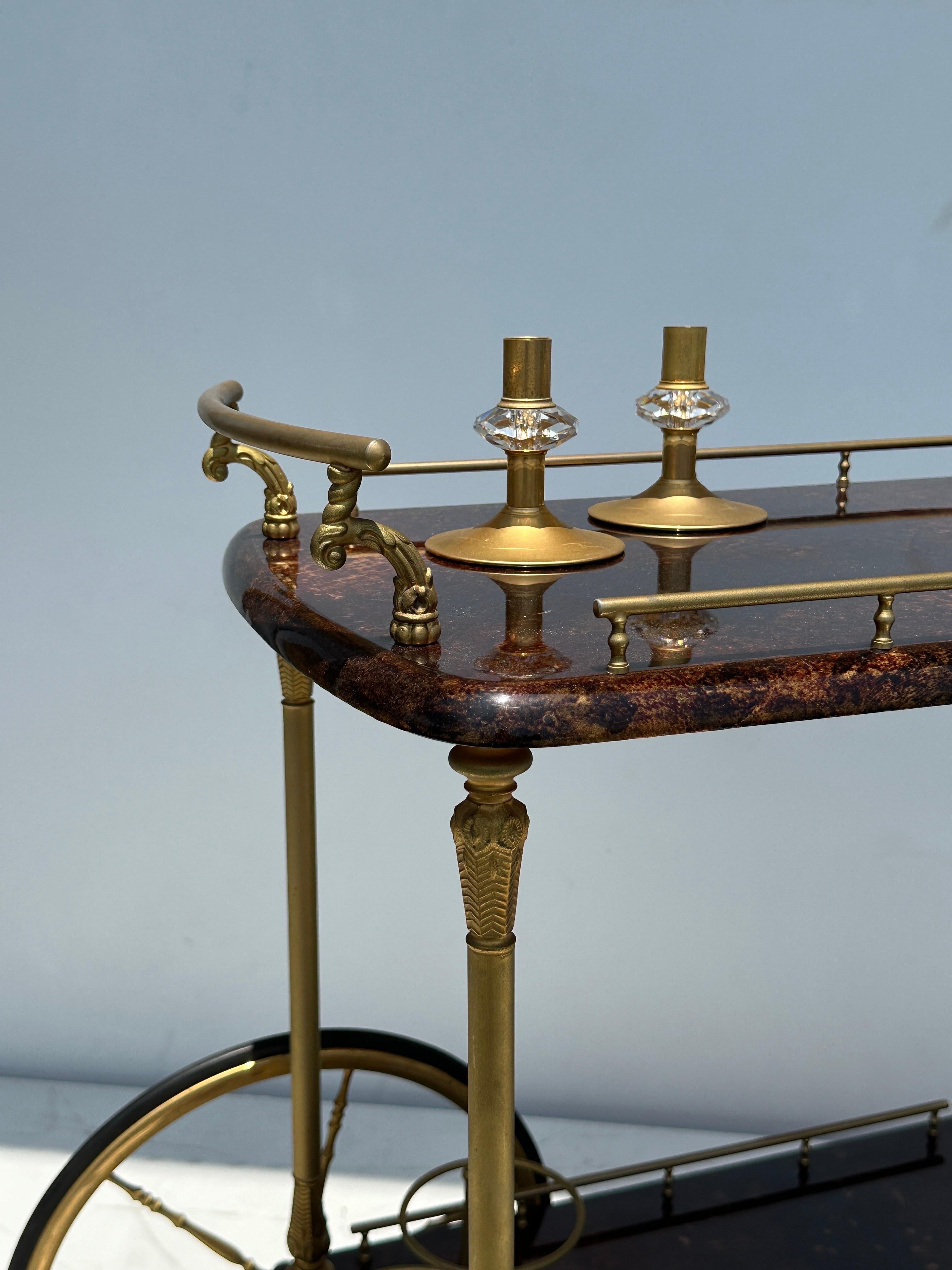 Laqué Chariot de bar en parchemin Aldo Tura en vente
