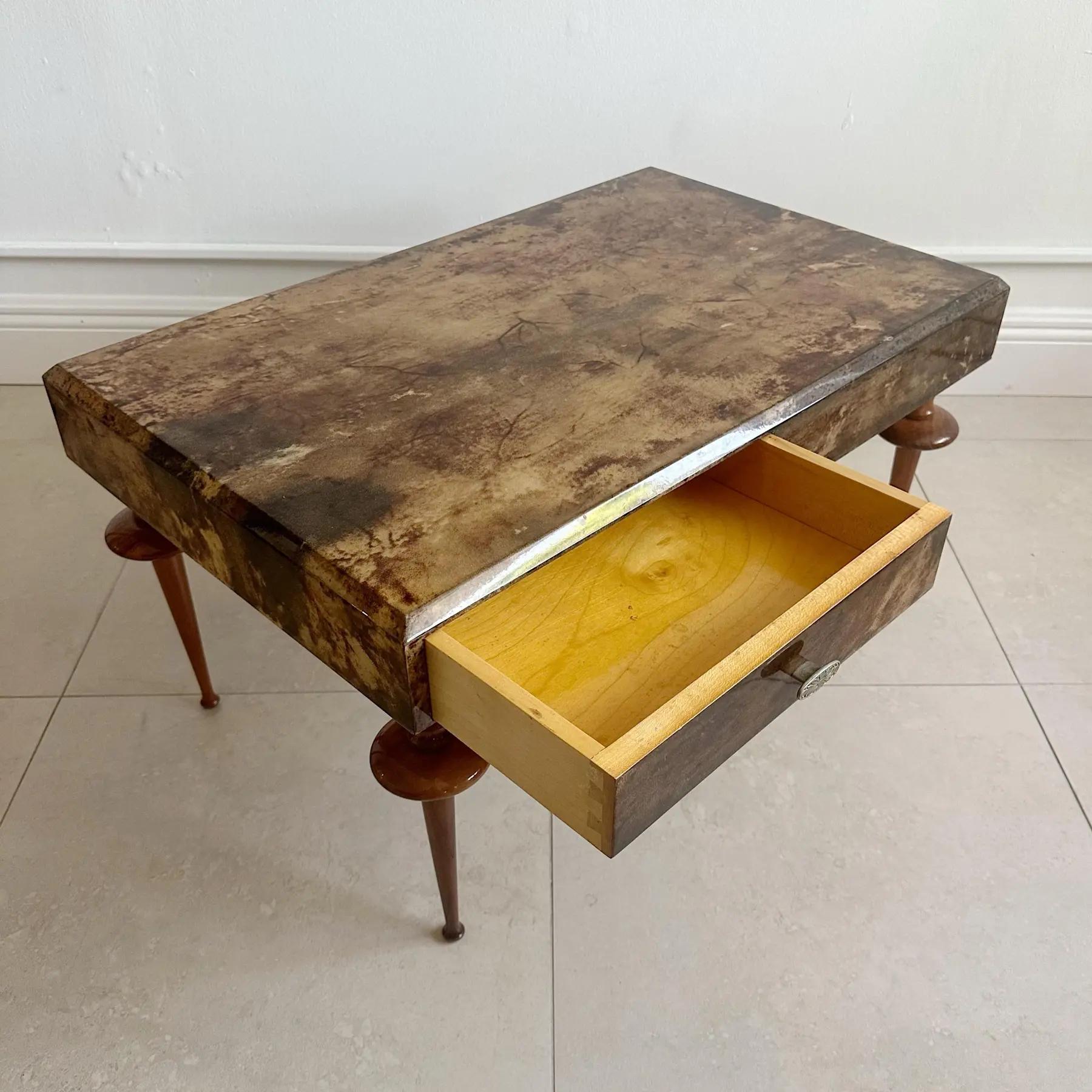 Aldo Tura Mesa de Cóctel Pergamino Madera Patas Torneadas Estilo Giacometti en venta 3