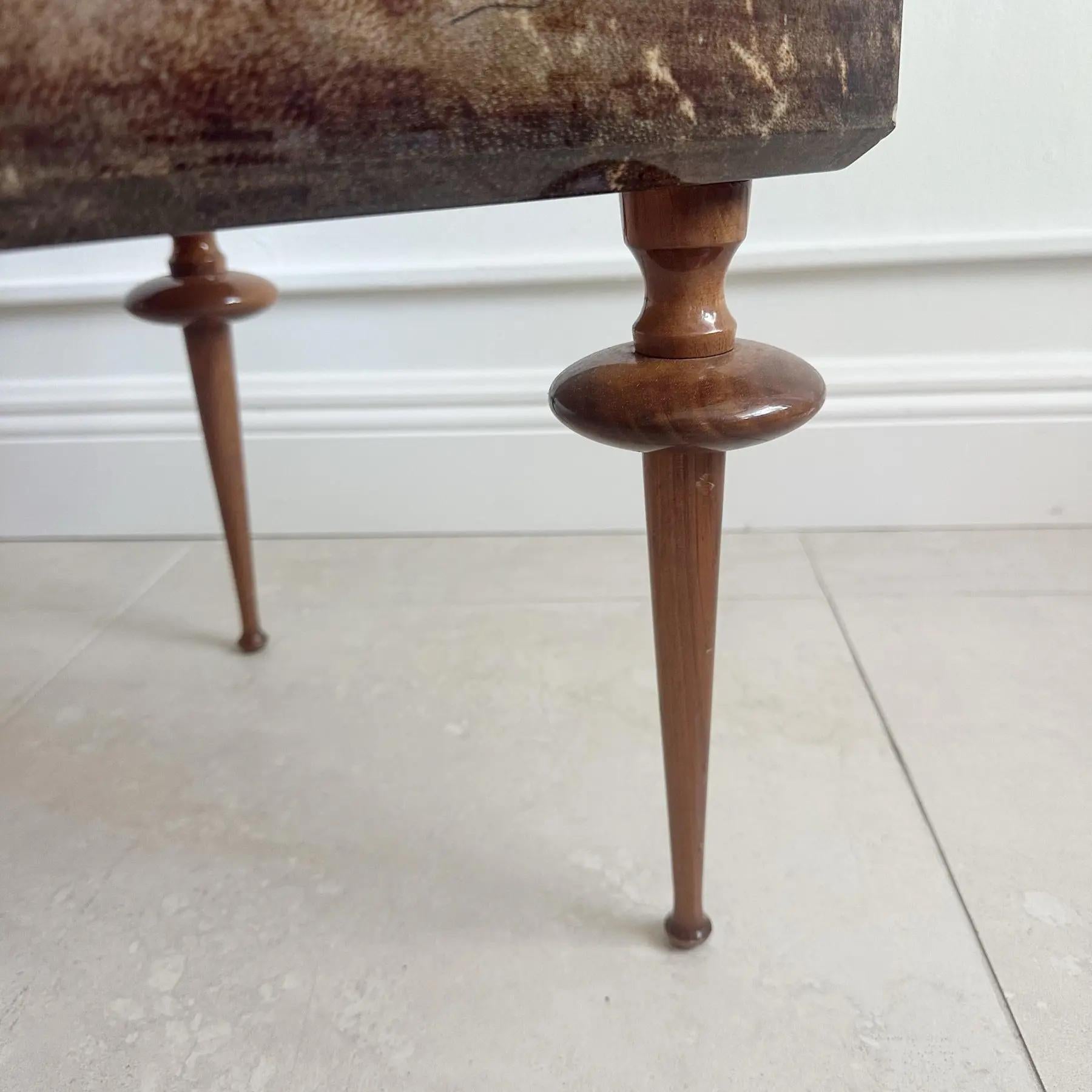 Aldo Tura Mesa de Cóctel Pergamino Madera Patas Torneadas Estilo Giacometti en Bueno estado para la venta en West Palm Beach, FL