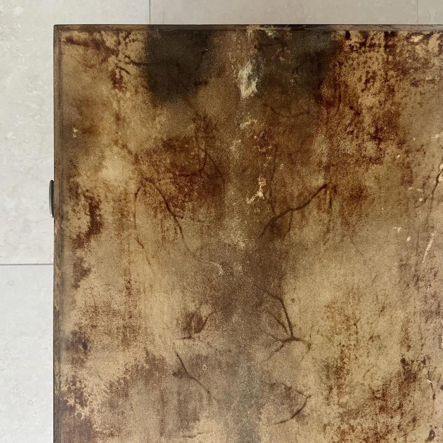 Aldo Tura Mesa de Cóctel Pergamino Madera Patas Torneadas Estilo Giacometti en venta 2