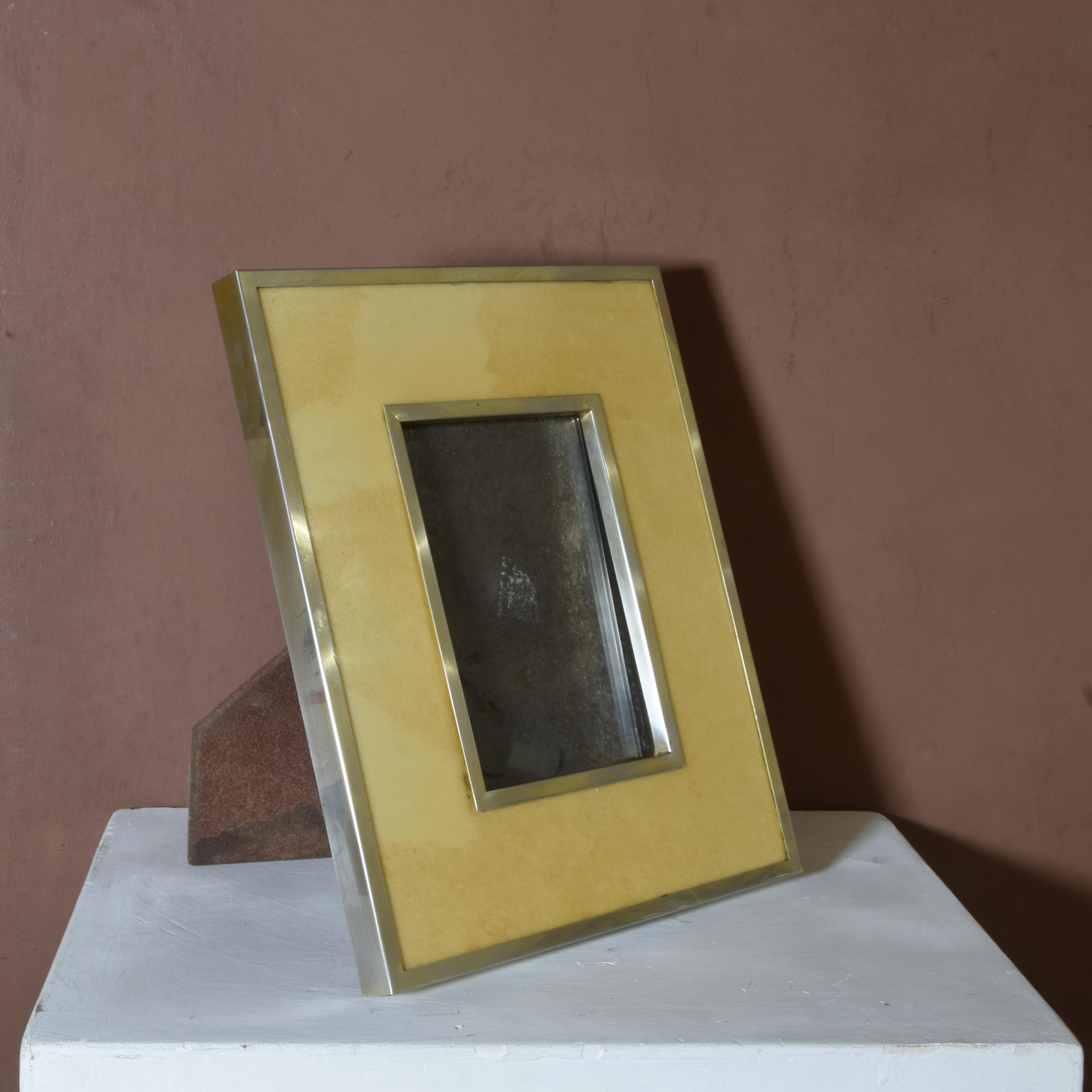 Lacquered Aldo Tura photo frame 1970s. For Sale