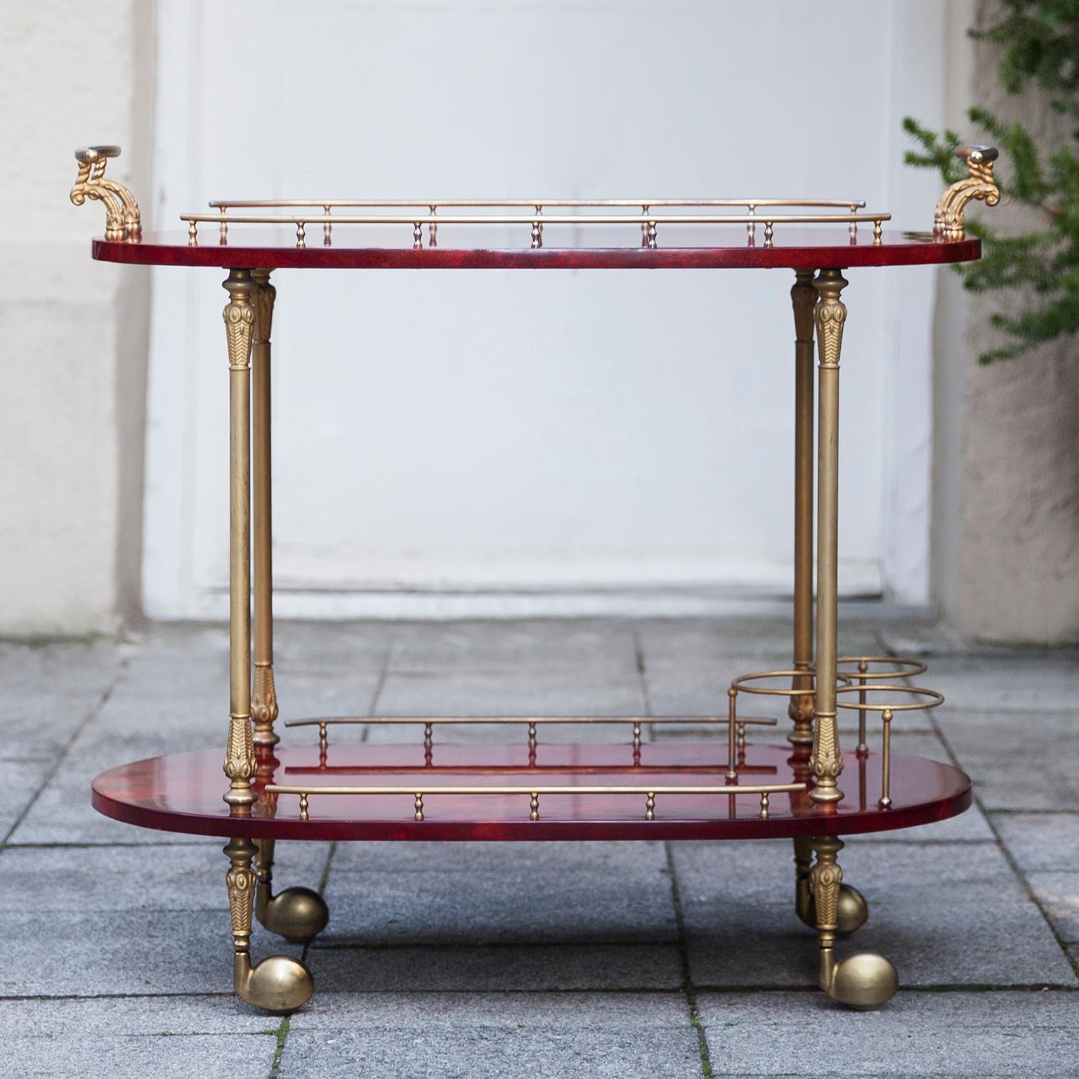 Wonderful bar cart of Aldo Tura in lacquered goatskin.
This serving cart was executed, circa 1960 in a red parchment. Along with artists like Piero Fornasetti and Carlo Bugatti, Aldo Tura (1909-1963) definitely belonged to the mavericks of Italian