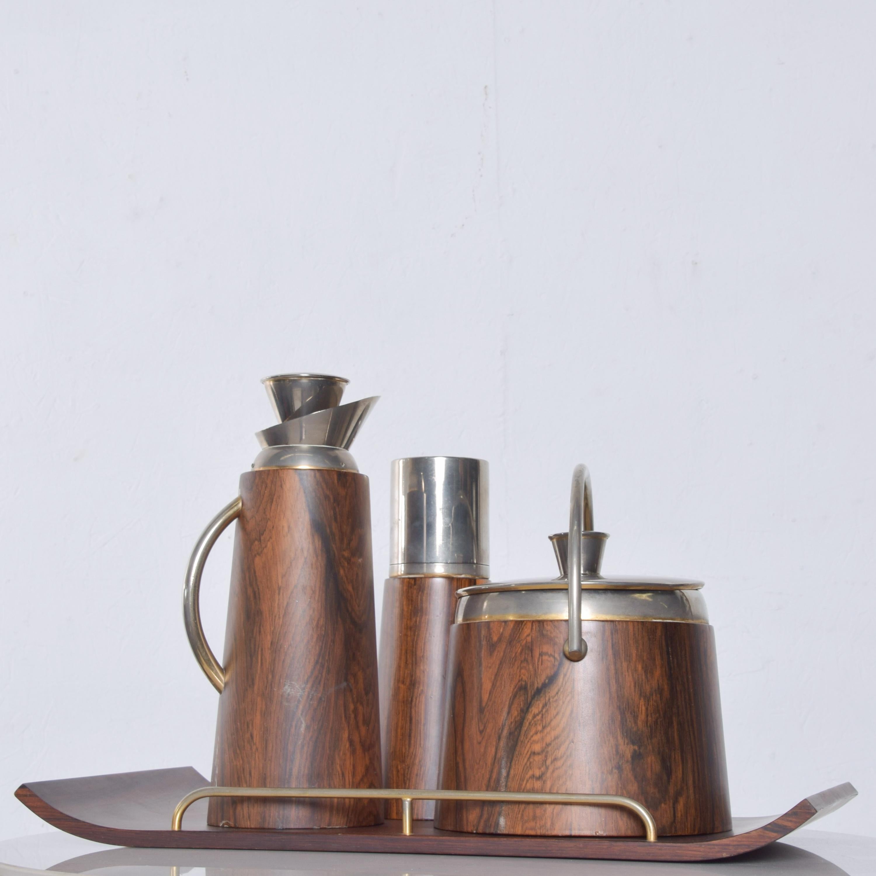 Aldo Tura modern cocktail bar set in rosewood and brass, Italy, 1950s
Fabulous elegance from Midcentury, Italy
No maker label is visible.
Includes: Tray, ice bucket with lid, shaker, thermos carafe and tongs
Dimensions: Tray 19 1/2