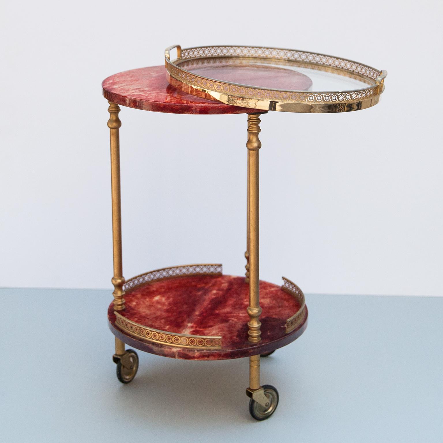 Aldo Tura Rundes Rotes Ziegenleder Bar Wagen Tablett (Mitte des 20. Jahrhunderts) im Angebot