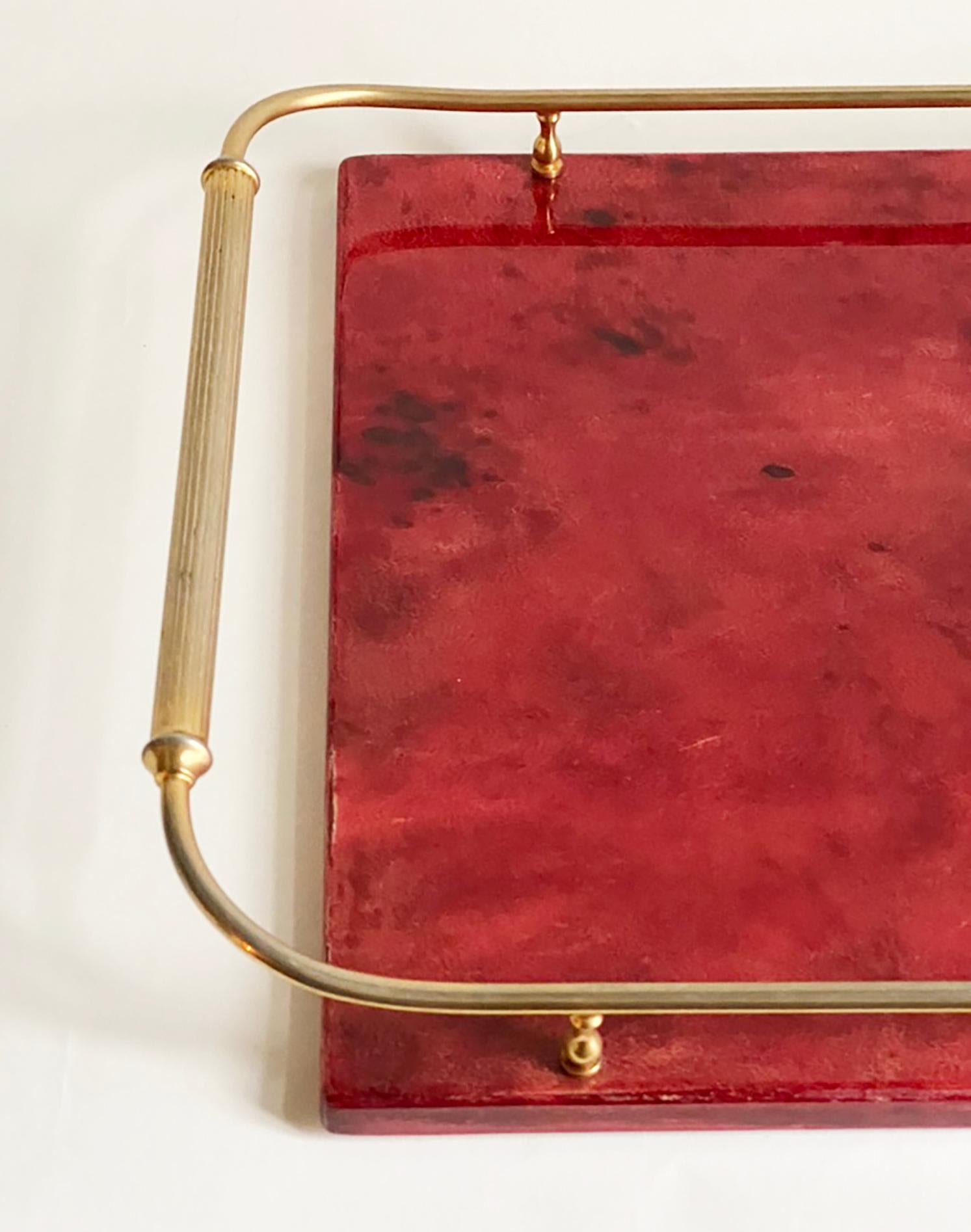 Vassoio da bar di Aldo Tura -- Pelle di capra rossa e ottone -- Metà secolo italiano in vendita 3