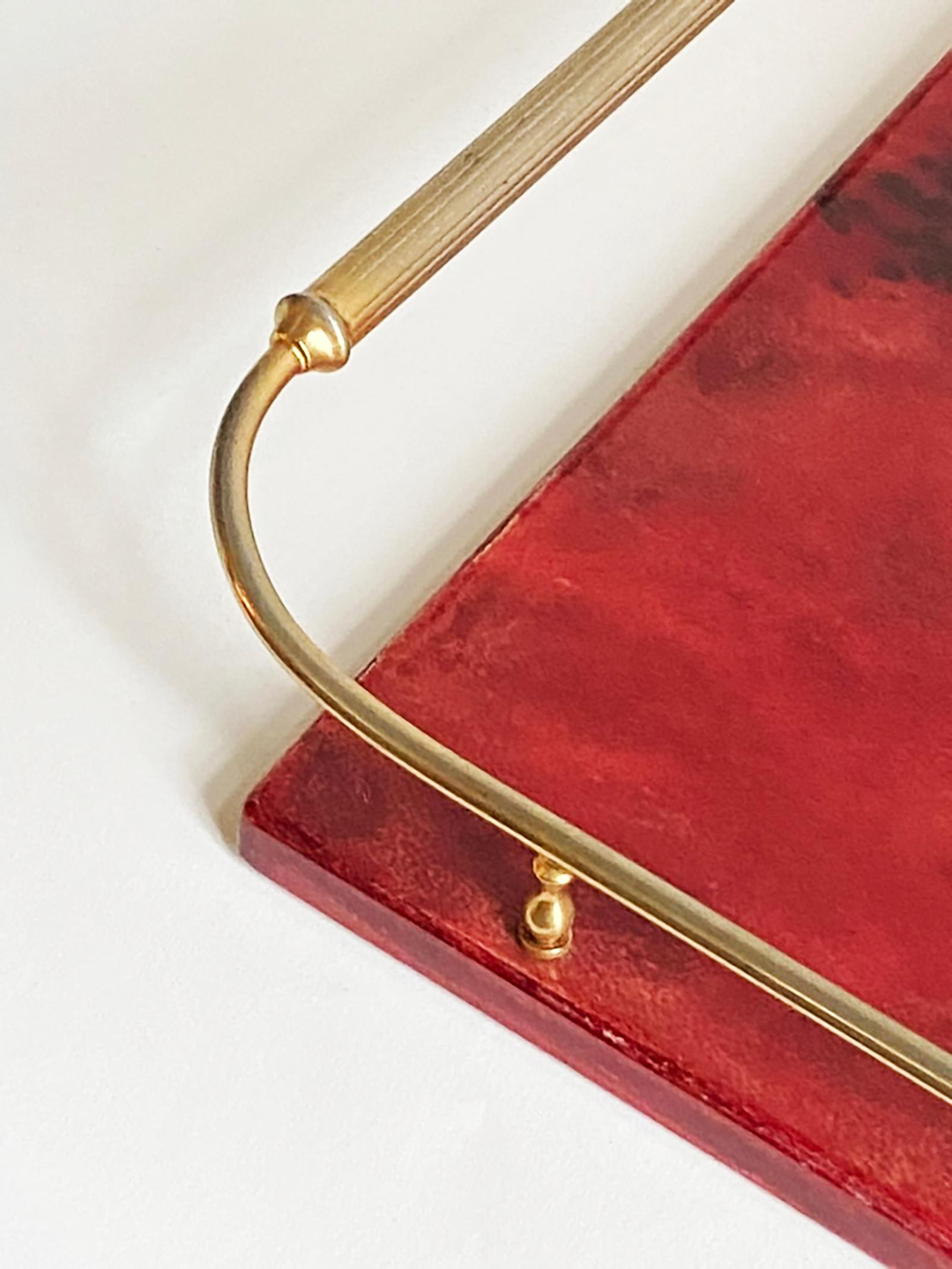 Vassoio da bar di Aldo Tura -- Pelle di capra rossa e ottone -- Metà secolo italiano in vendita 4