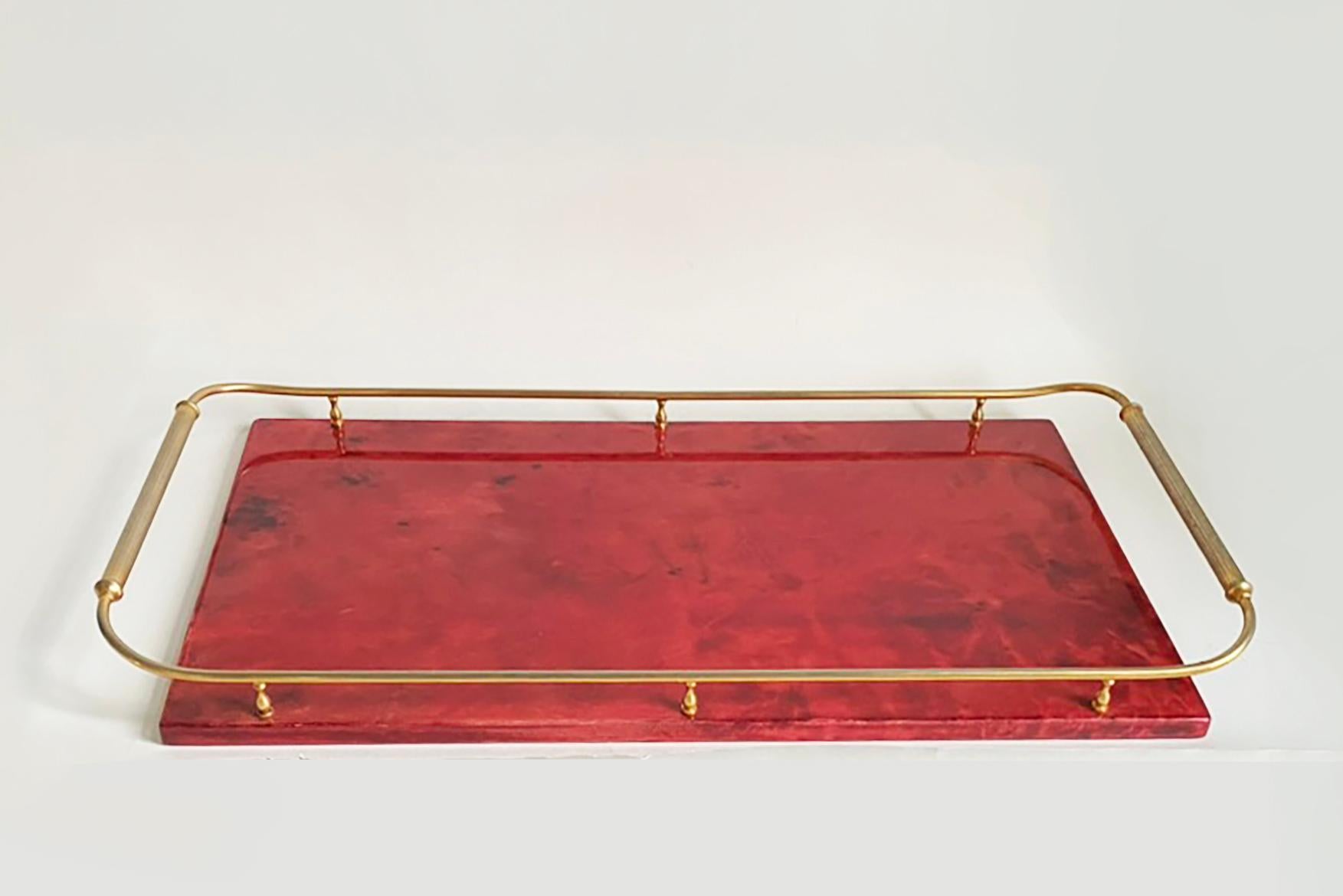 Vassoio da bar di Aldo Tura -- Pelle di capra rossa e ottone -- Metà secolo italiano in vendita 1