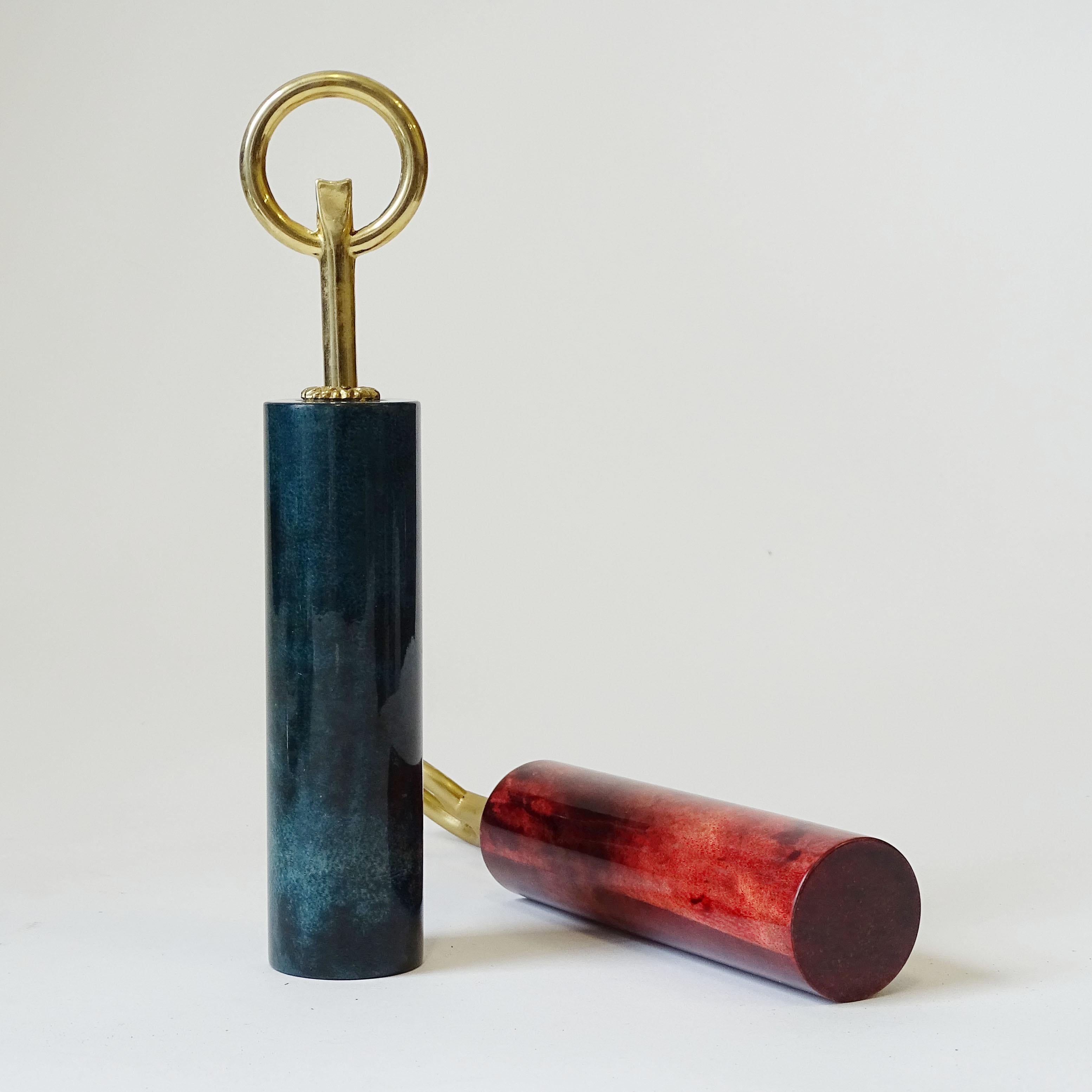 Aldo Tura Juego de dos abrebotellas de pergamino de piel de cabra y latón, Italia Años 60 Italiano en venta