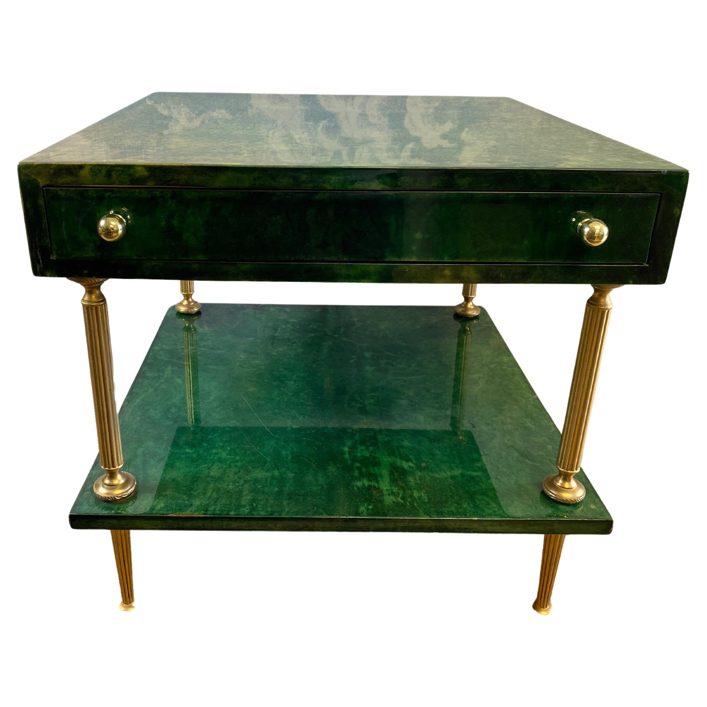 Table d'appoint Aldo Tura vert émeraude avec pieds en laiton et deux tiroirs 