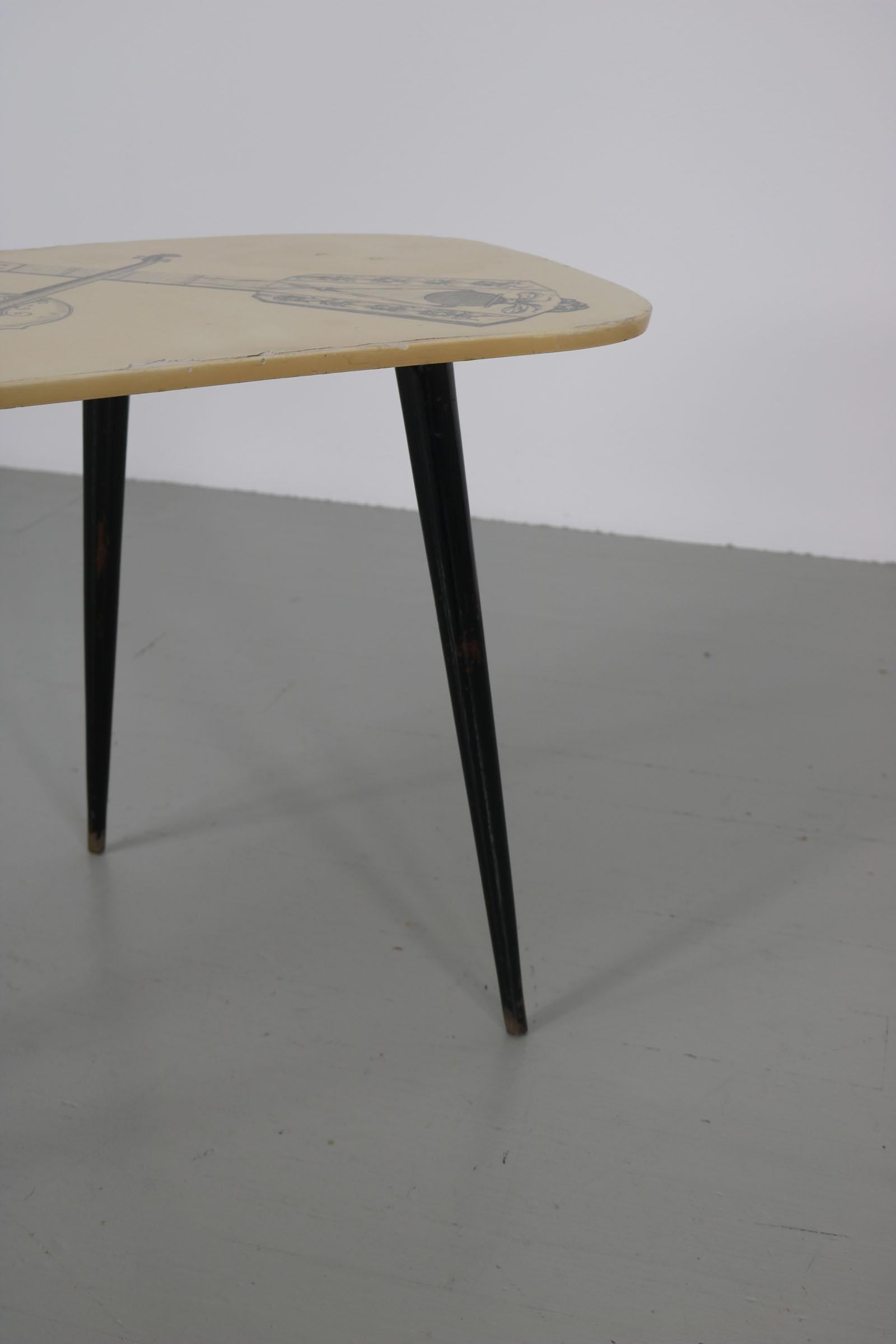 Aldo Tura Side Table mit guitar motif, Italy 1950s For Sale 8