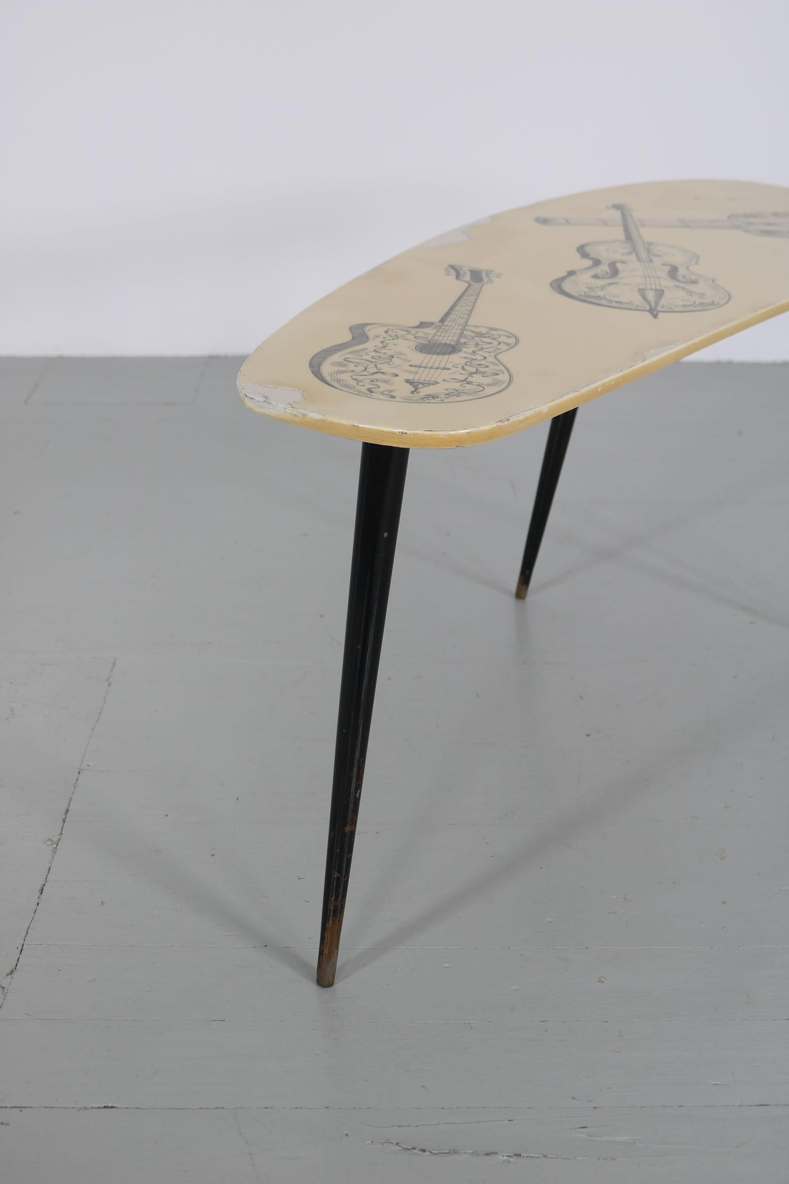 Aldo Tura Side Table mit guitar motif, Italy 1950s For Sale 1