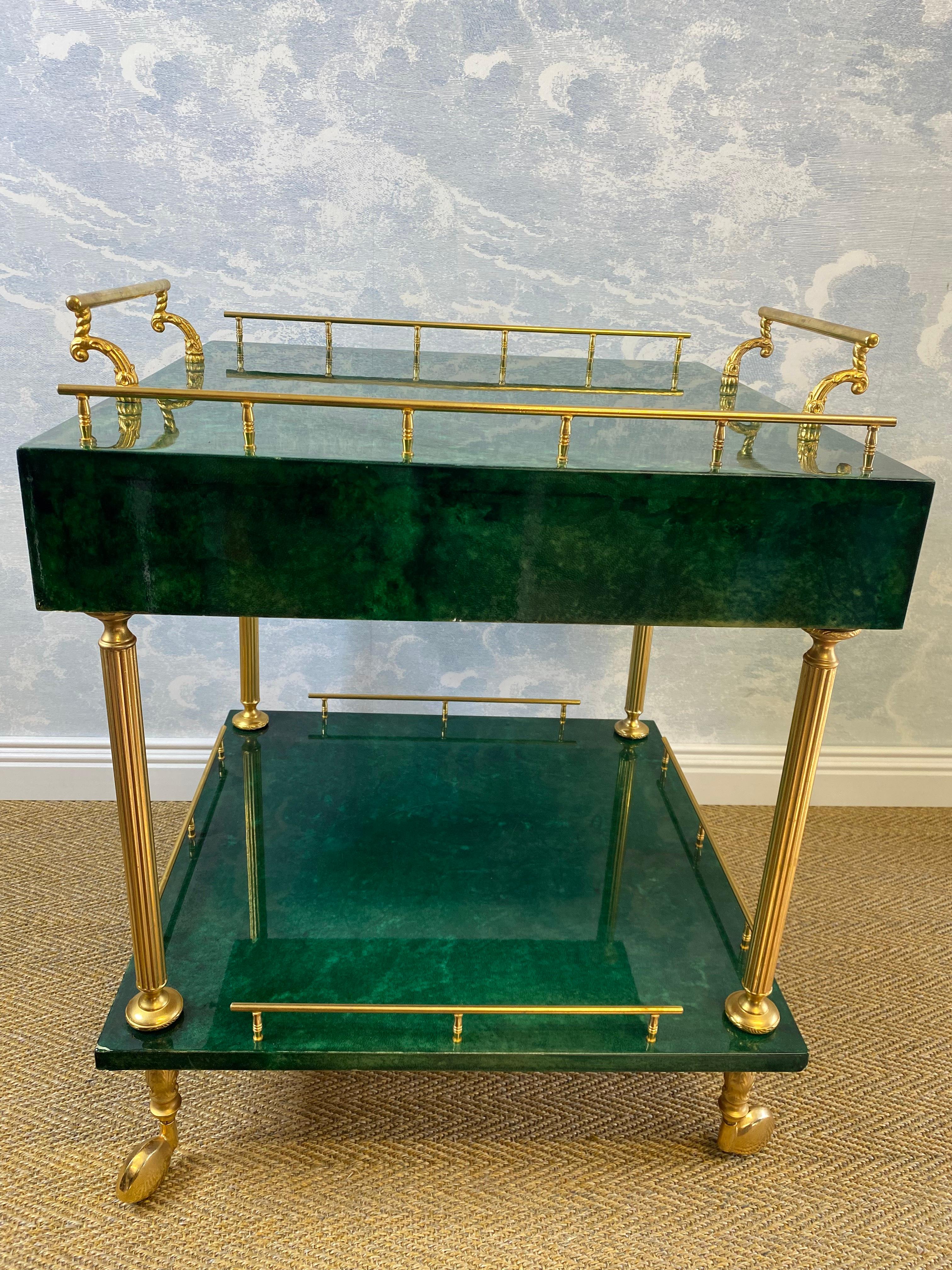 This original ALDO TURA coffee table or side table also makes a great tea trolly / bar cart as it is set on wheels and comes with two handles.

With its distinctive and sleek design this ALDO TURA table was designed in Milano, Italy in the 1960's