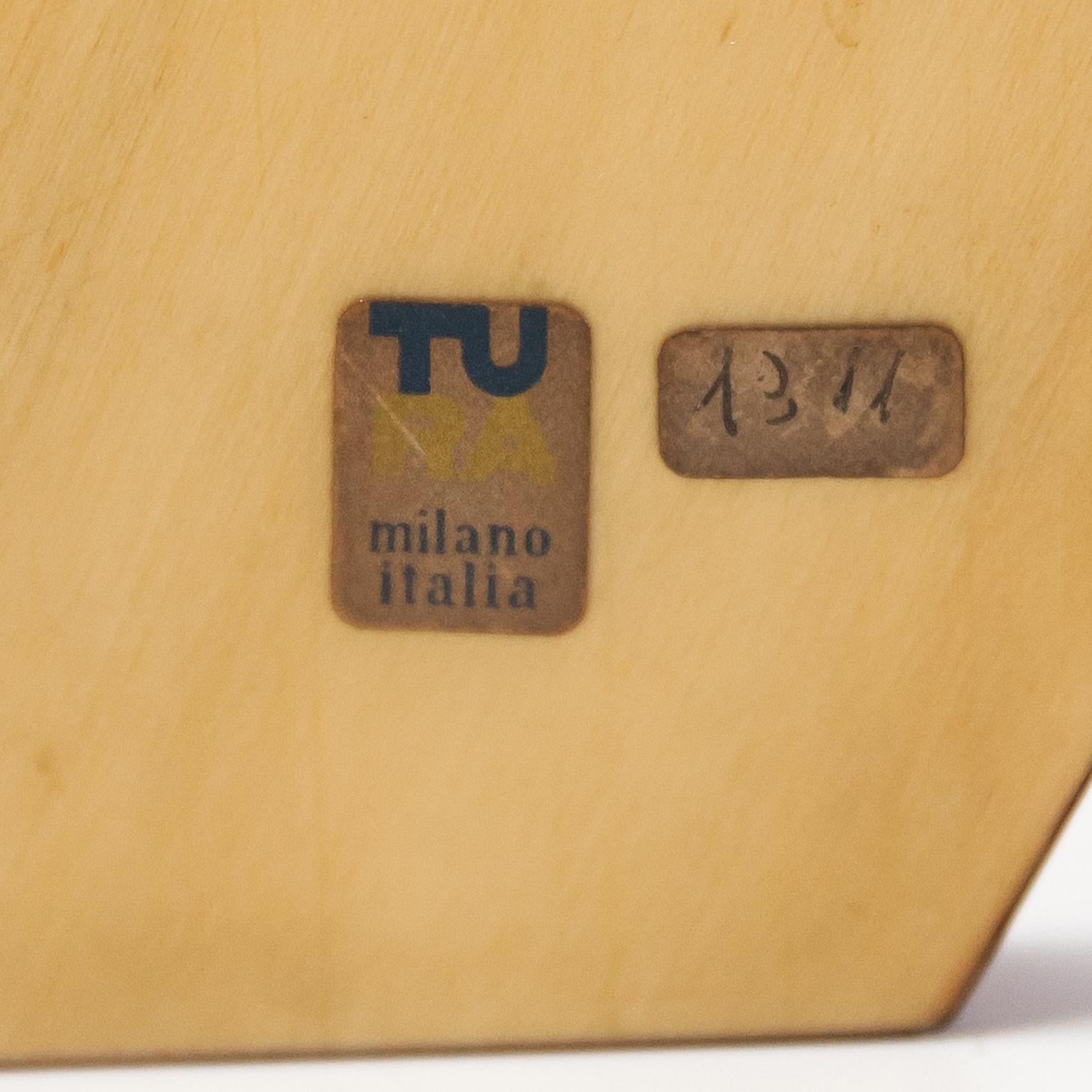 Aldo Tura, roter dreieckiger Beistelltisch, 1960er Jahre (Ziegenleder) im Angebot