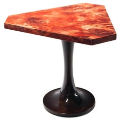 Mesa auxiliar Aldo Tura Triangular roja Años 60
