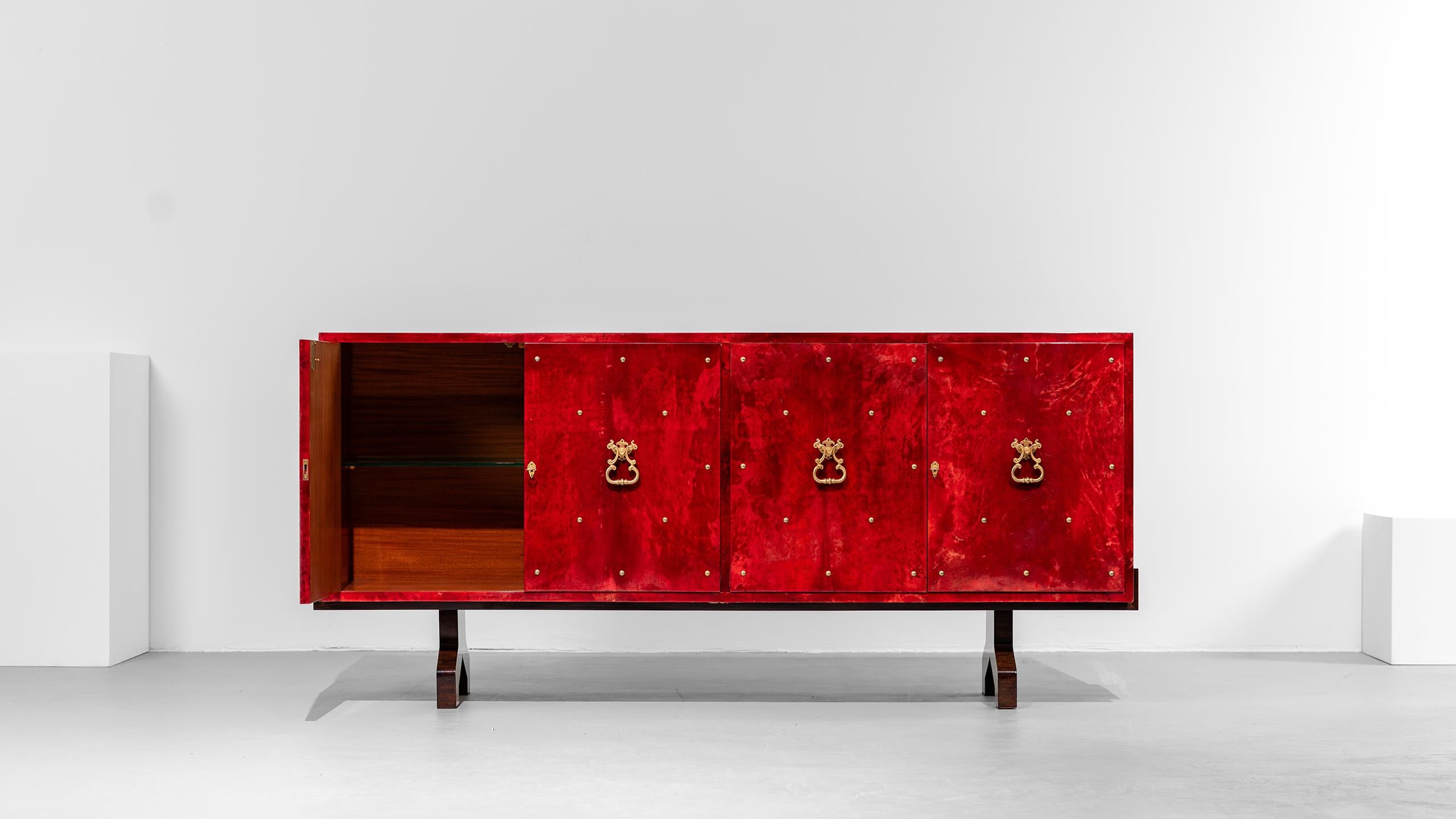 Aldo Tura Sideboard Red Goatskin Highboard Brass Details Hollywood Regency Italy In Good Condition For Sale In Munster, NRW