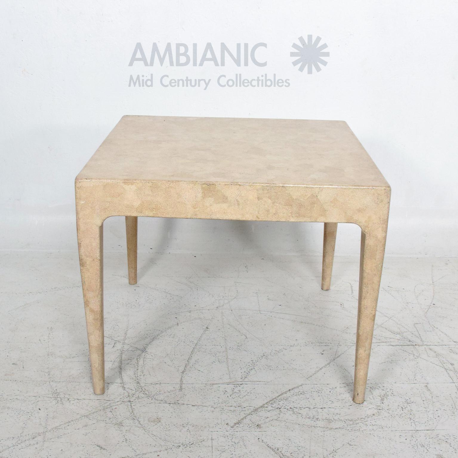 Mid-Century Modern Table d'appoint exquise Aldo Tura des années 1970 en pierre tessellée  en vente