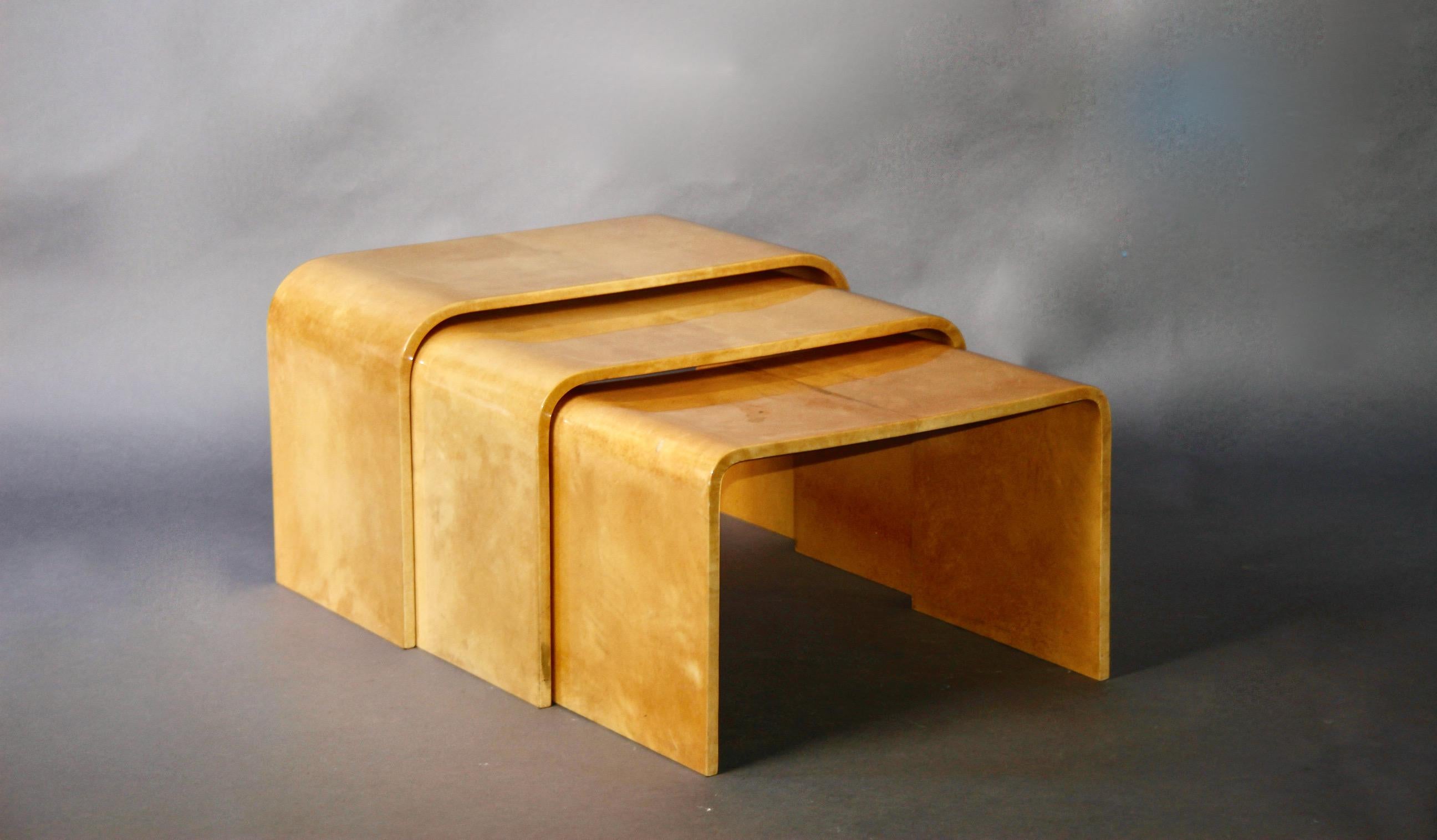 Aldo Tura table gigogne dimensions when the table is open length 160 cm ,There are two small pieces of skin missing on the small table