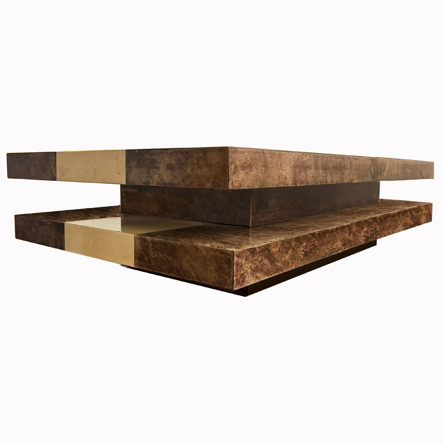 Fait main Aldo Tura Tiered Lacquered Goatskin Cocktail Table with Concealed Bar, 1970s en vente