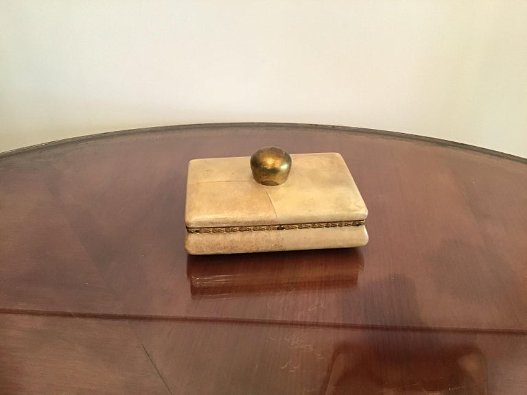 Aldo Tura Wooden Jewelry Box with Parchment and Golden Knob, 1950, Italy In Excellent Condition For Sale In Milano, IT