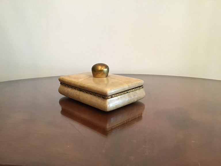 Aldo Tura Wooden Jewelry Box with Parchment and Golden Knob, 1950, Italy For Sale 3