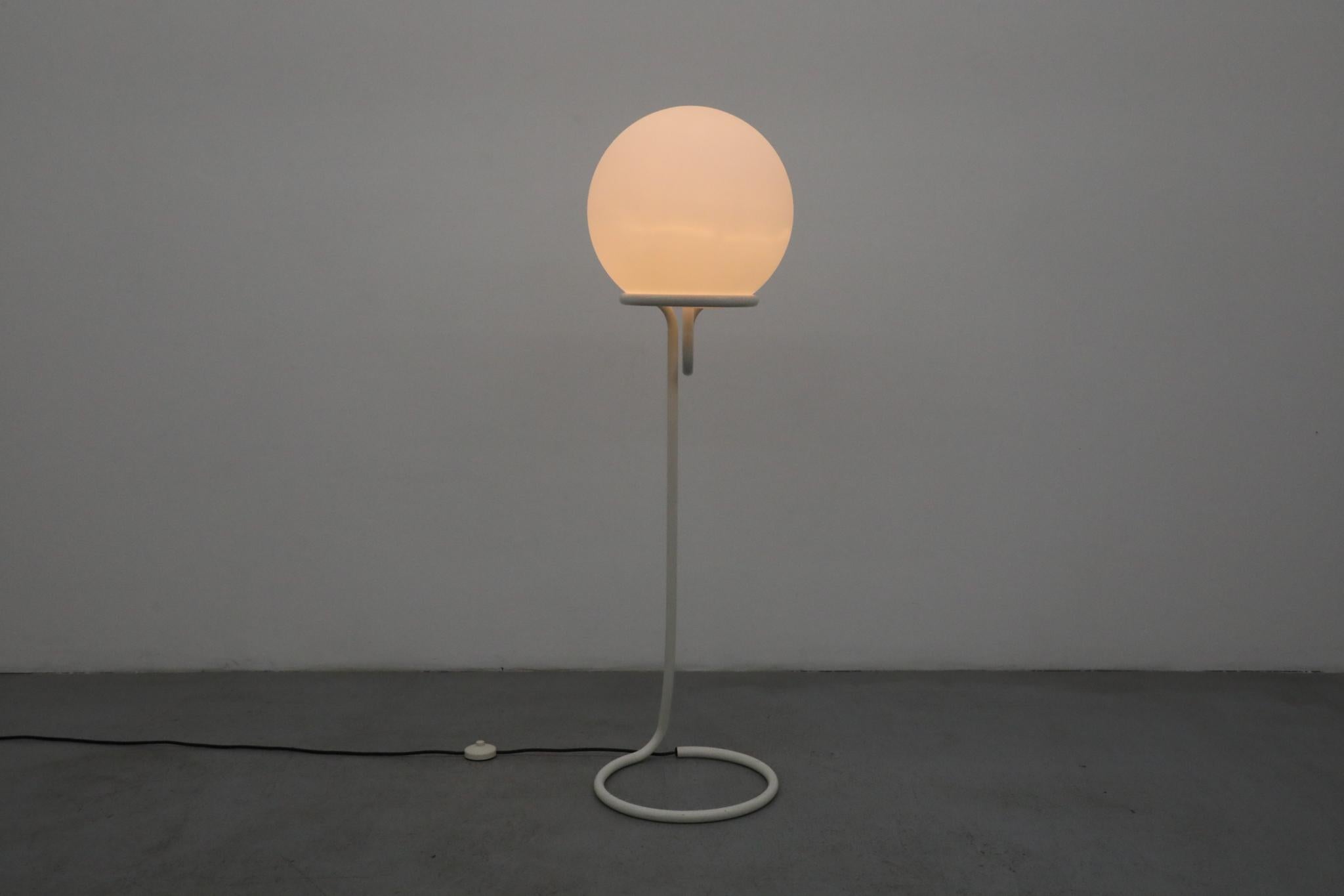 Néerlandais Aldo van den Nieuwelaar Lampadaire 'Globe' pour DEN, hollandais 1967 en vente