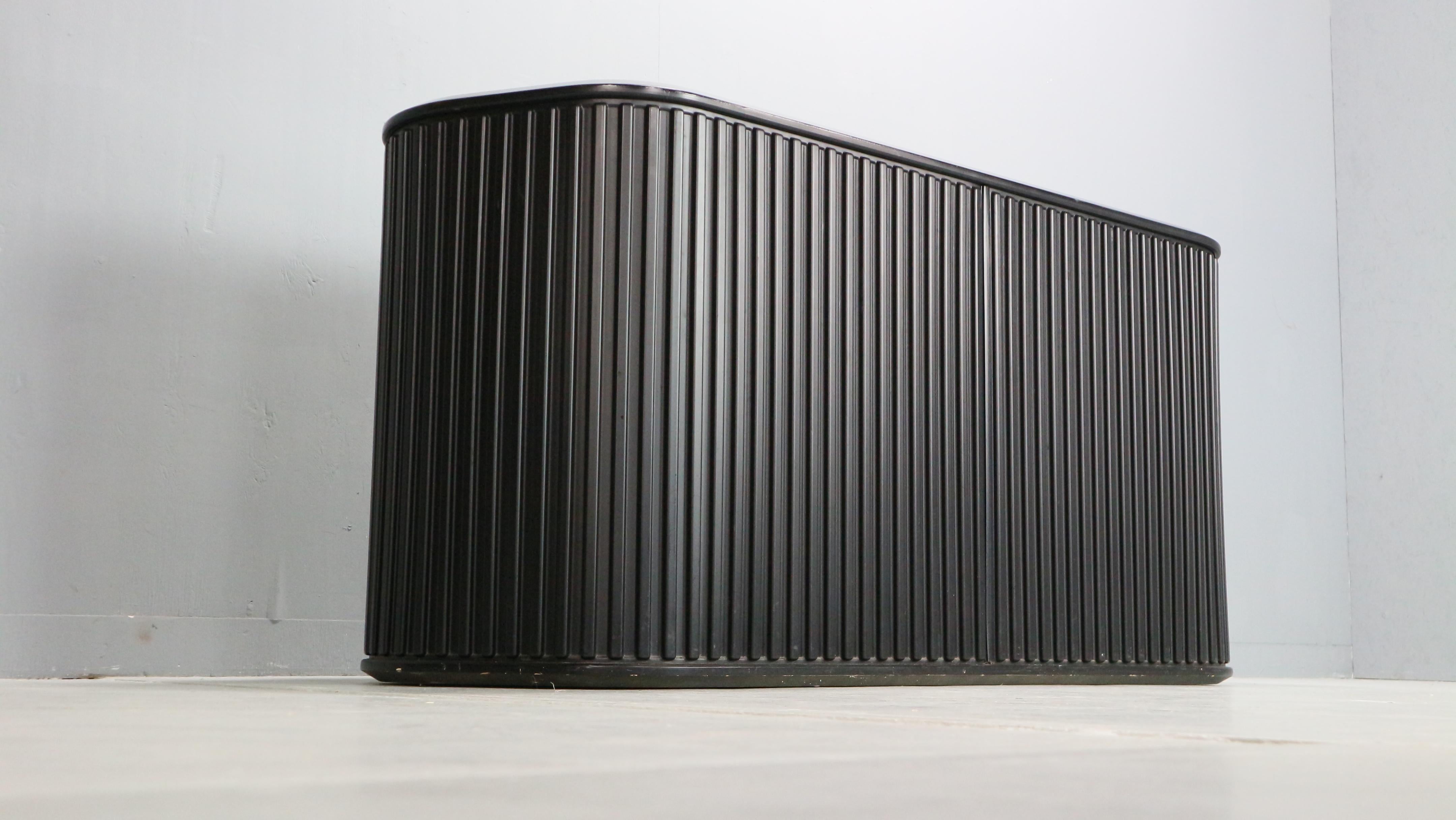 Aldo van den Nieuwelaar Sideboard mit Rollenverschluss „Amsterdammer“ Pastoe Niederländisch (Ende des 20. Jahrhunderts) im Angebot