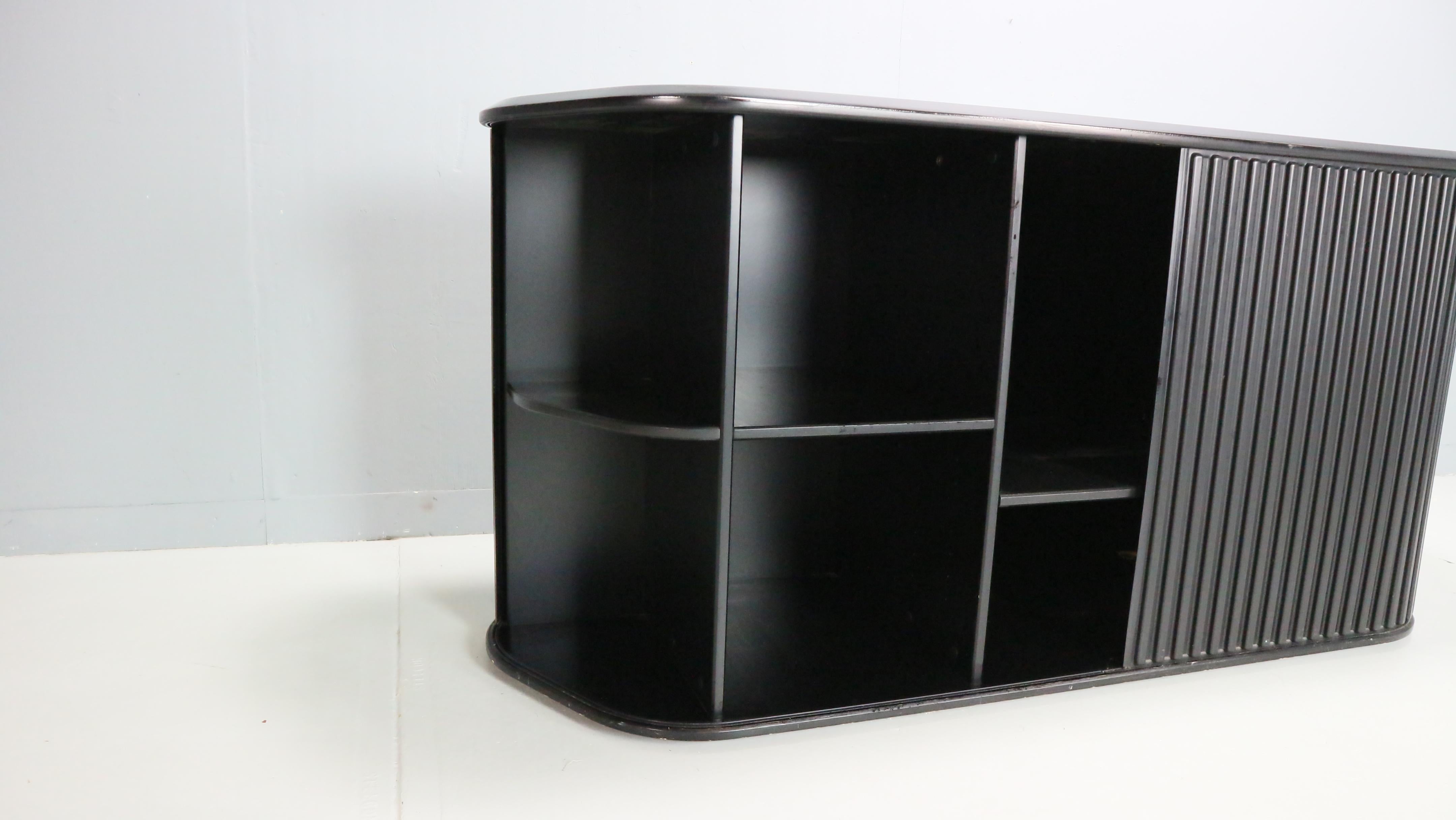 Aldo van den Nieuwelaar Sideboard mit Rollenverschluss „Amsterdammer“ Pastoe Niederländisch im Angebot 2