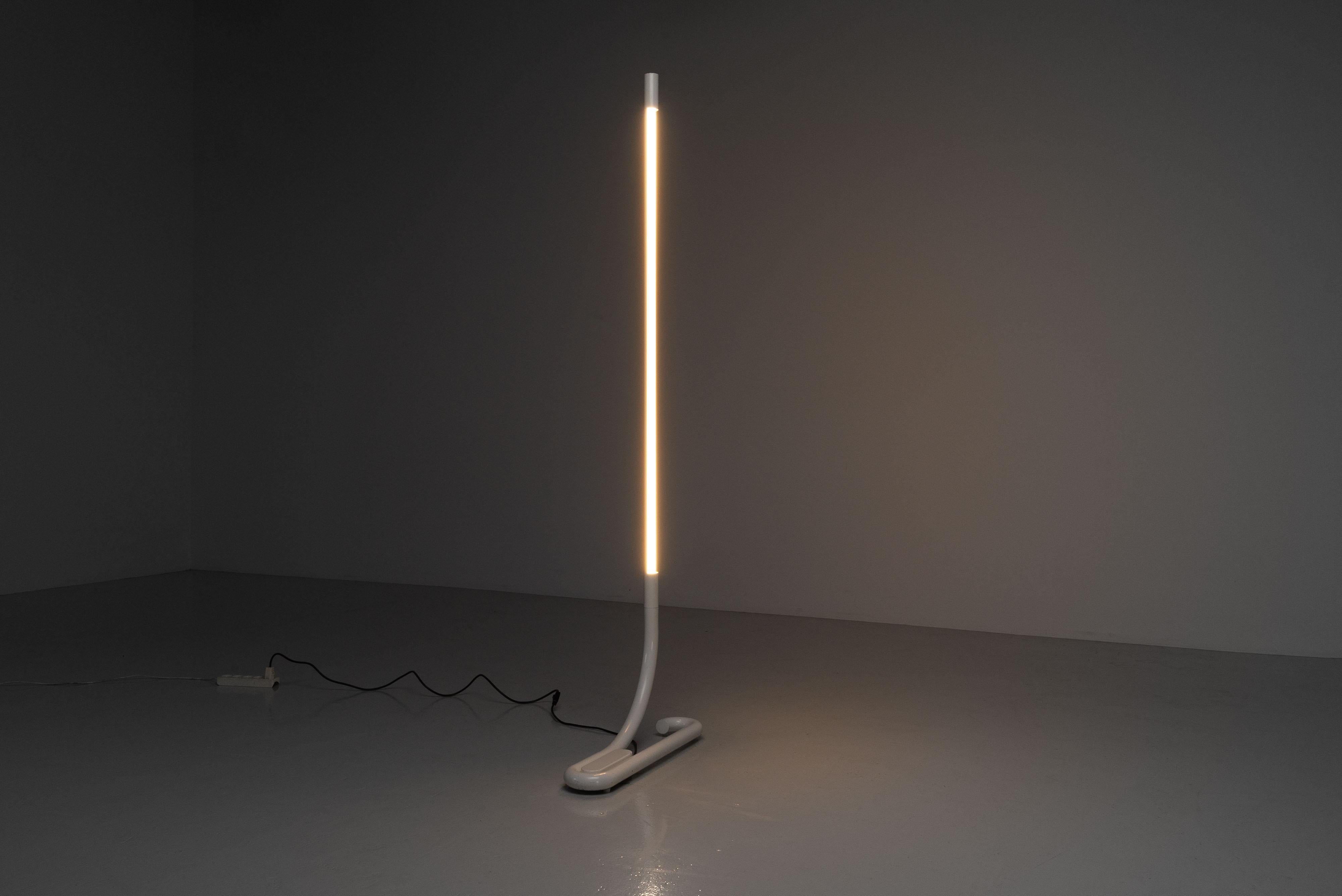 Verniciatura a polvere Aldo vd Nieuwelaar TC2 lampada da terra Artimeta Paesi Bassi 1972 in vendita