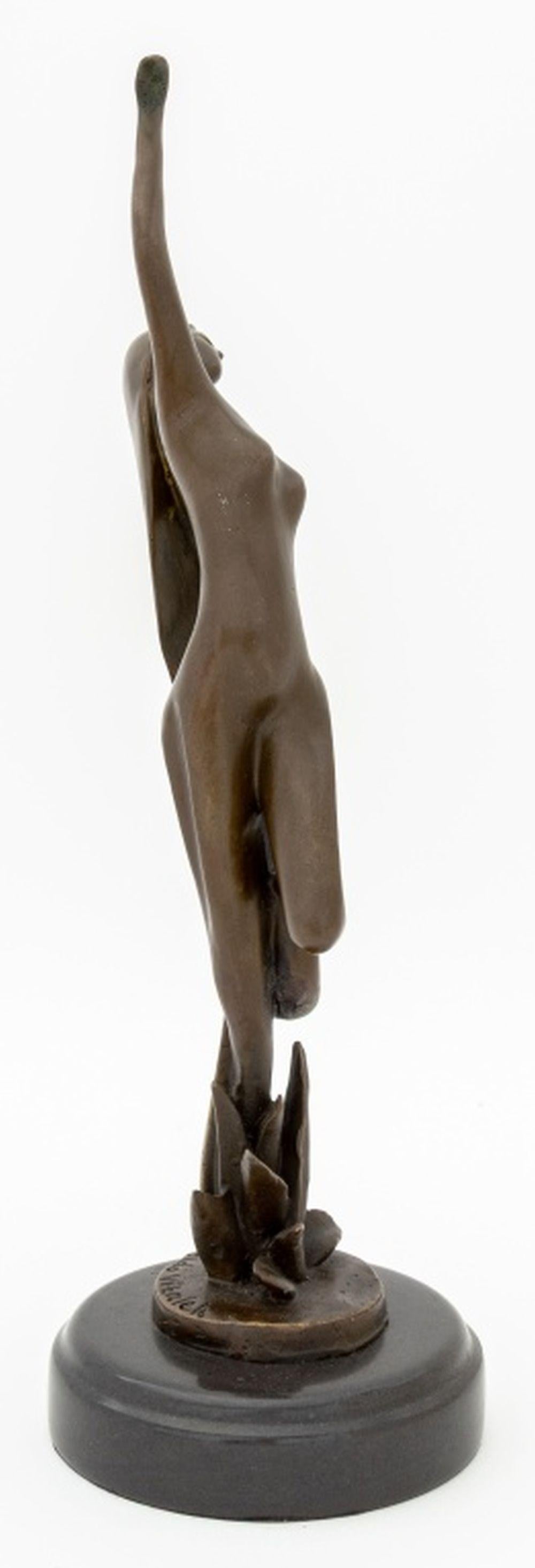 Moderno Aldo Vitaleh Donna nuda in piedi Bronzo in vendita