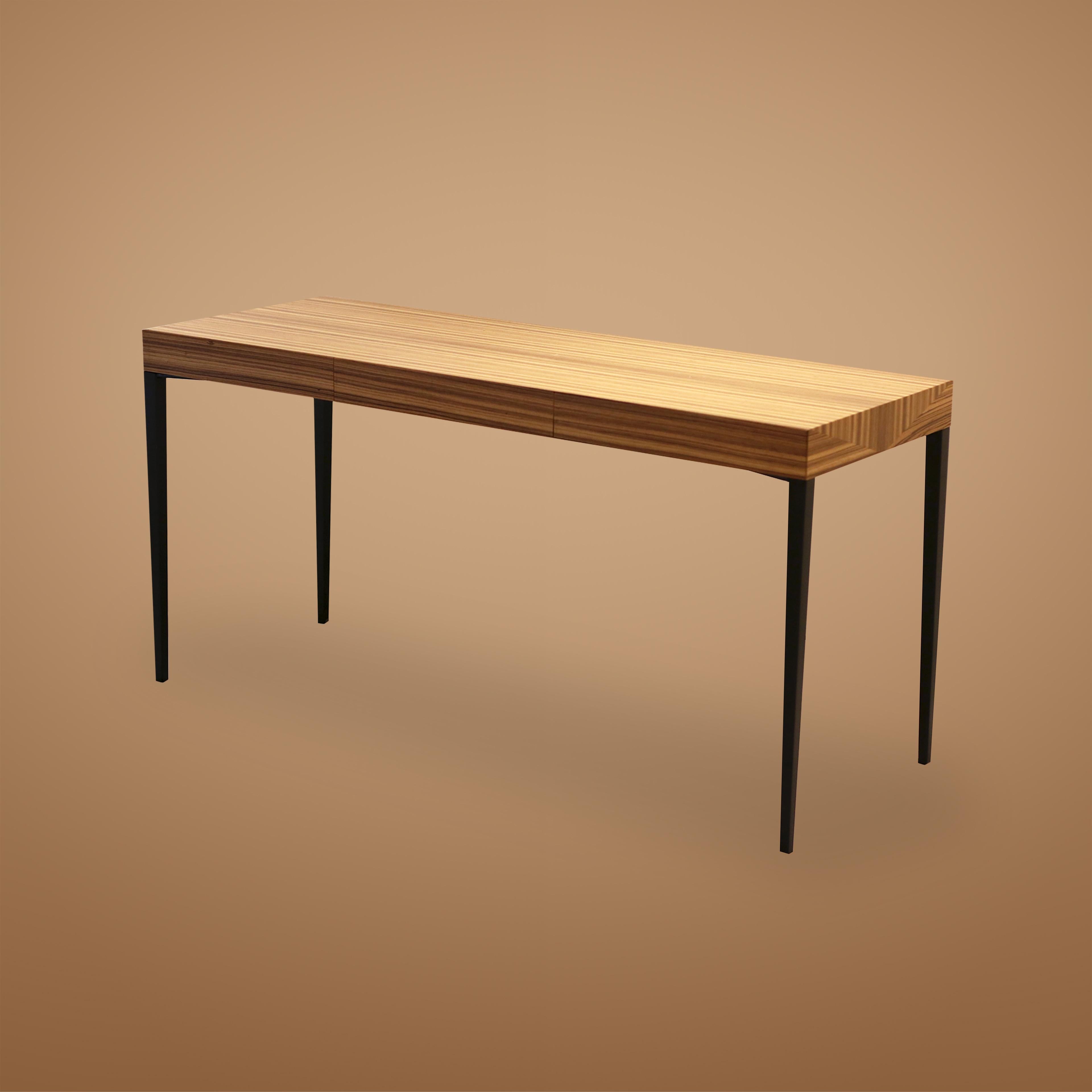 Schreibtisch mit Schubladen aus Zebrano und Metallbeinen, Contemporary Design (21. Jahrhundert und zeitgenössisch) im Angebot